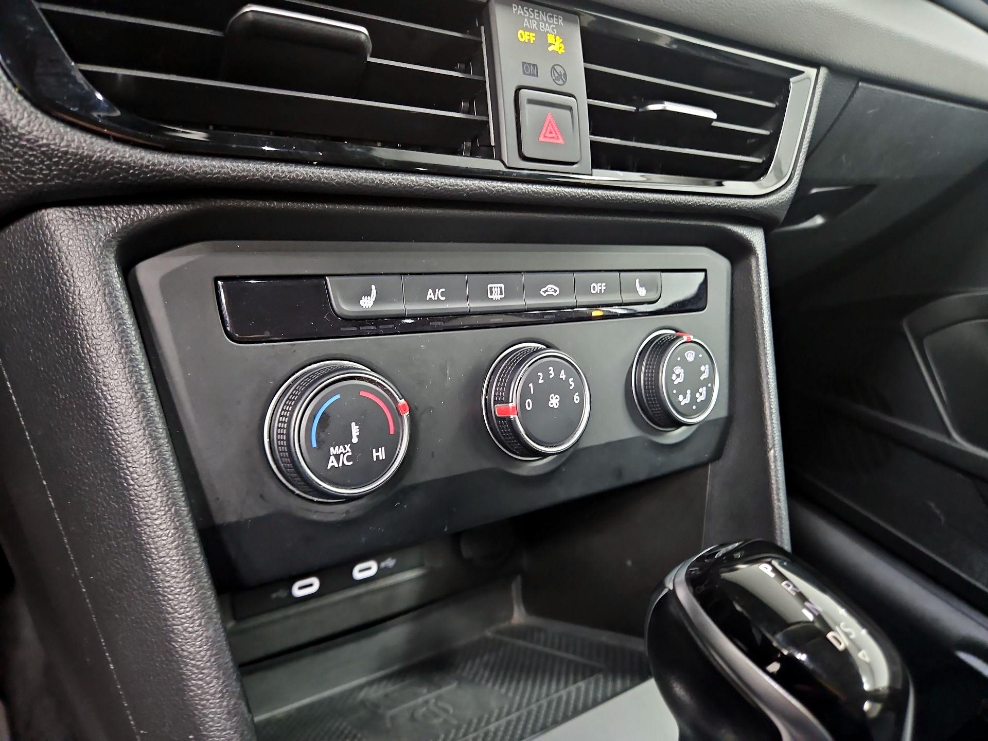 Thumbnail: 2022 Volkswagen Taos - 16