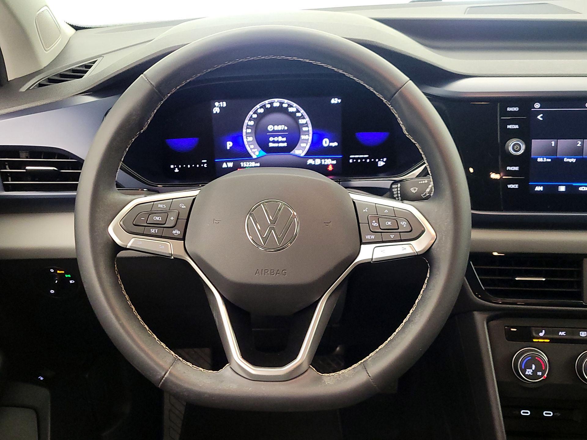 Thumbnail: 2022 Volkswagen Taos - 10