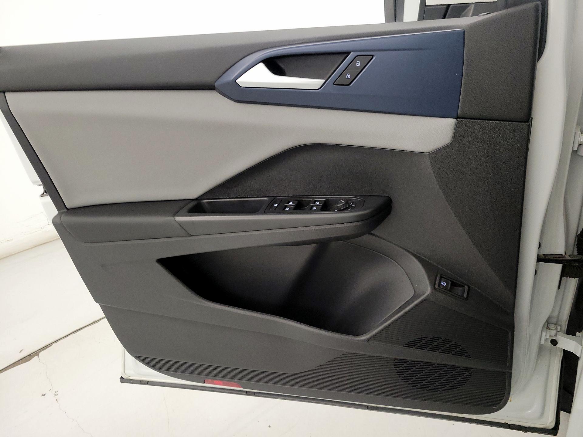 Thumbnail: 2022 Volkswagen Taos - 12