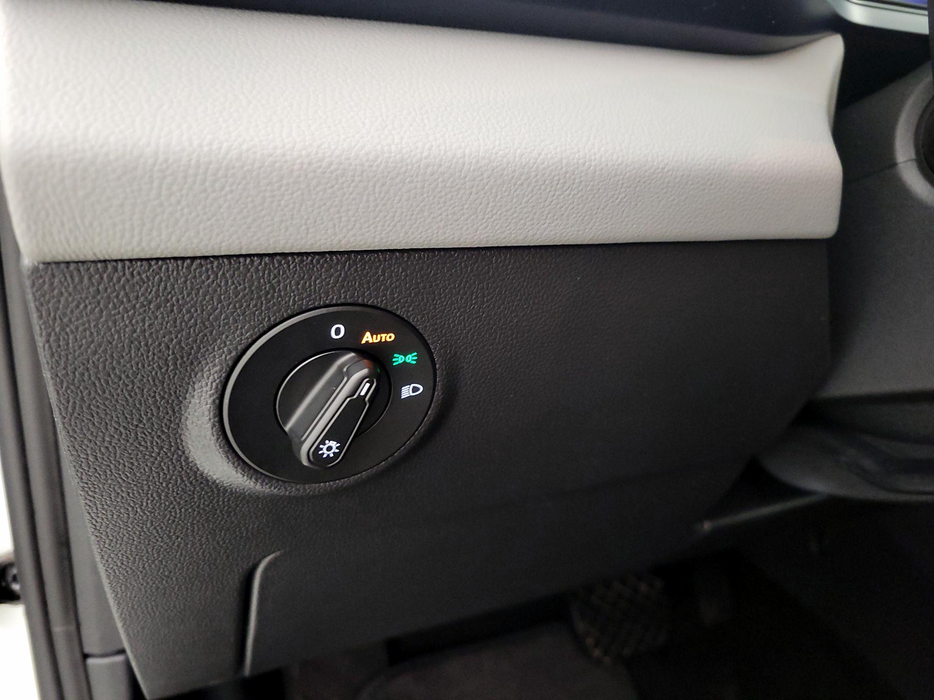 Thumbnail: 2022 Volkswagen Taos - 13