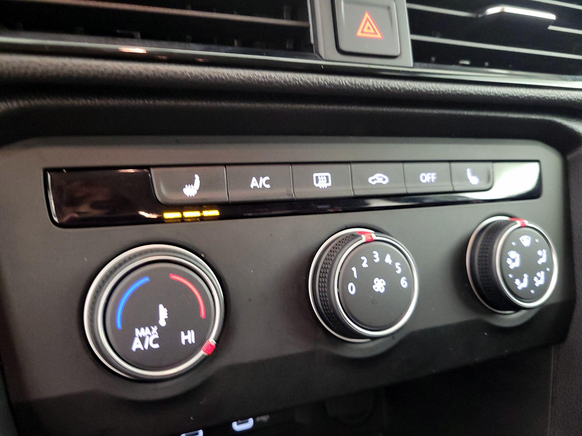 Thumbnail: 2022 Volkswagen Taos - 16