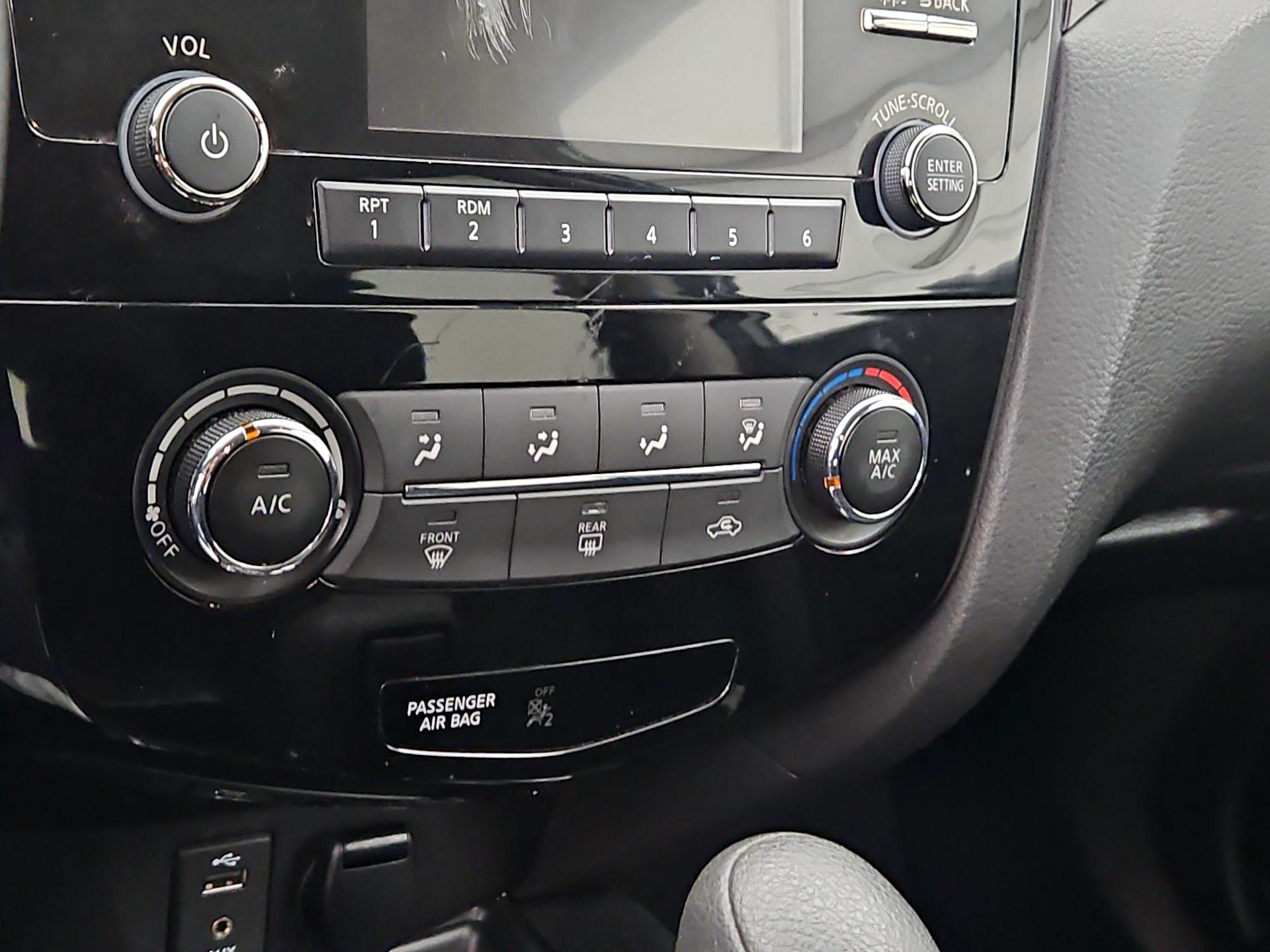 Thumbnail: 2016 Nissan Rogue - 16