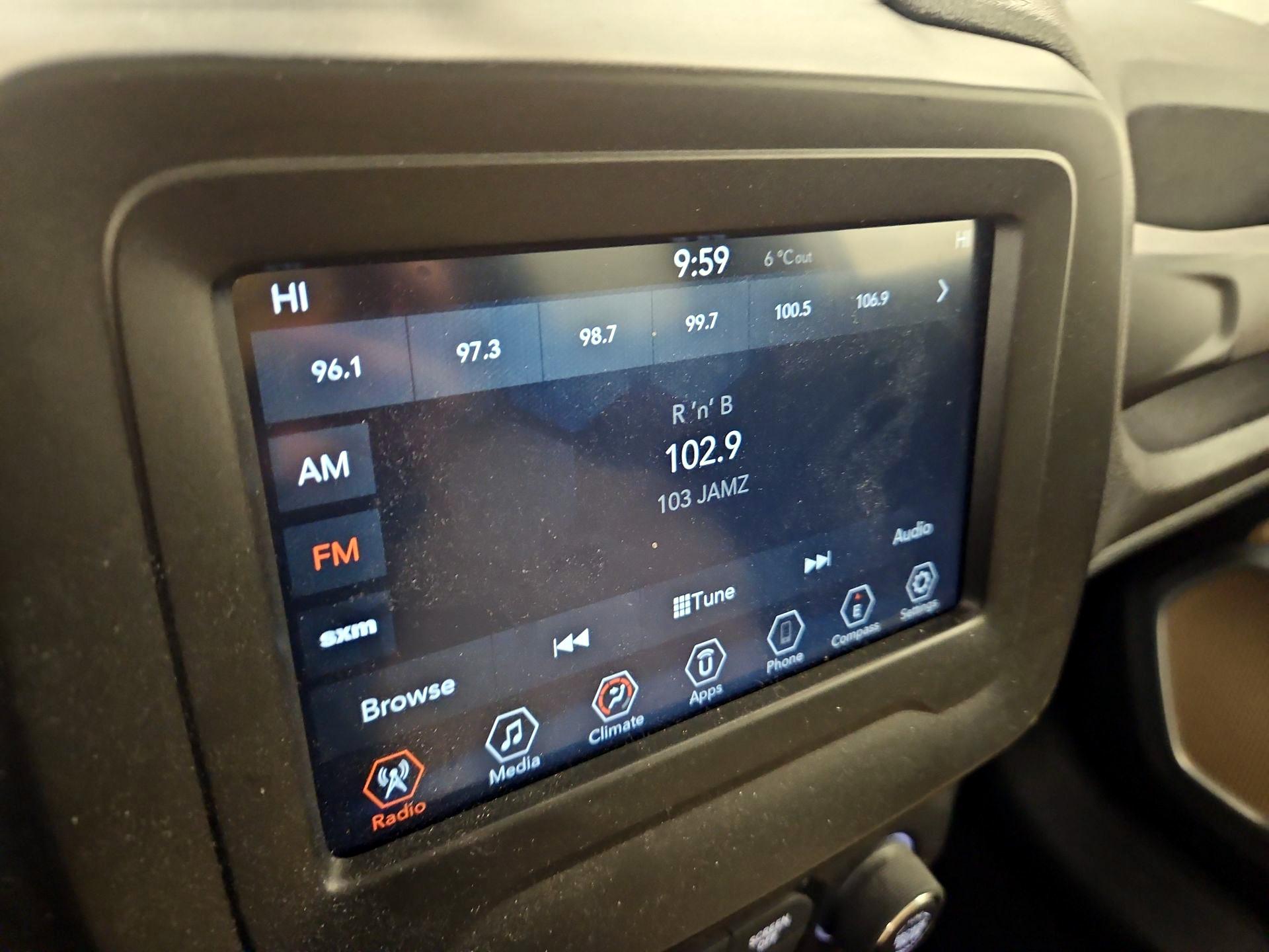 Thumbnail: 2020 Jeep Renegade - 16