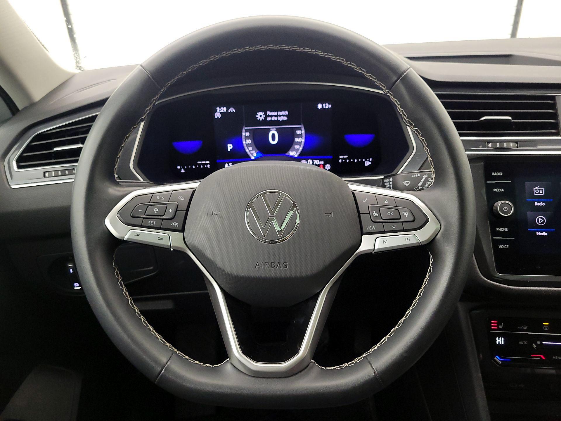 Thumbnail: 2022 Volkswagen Tiguan - 10