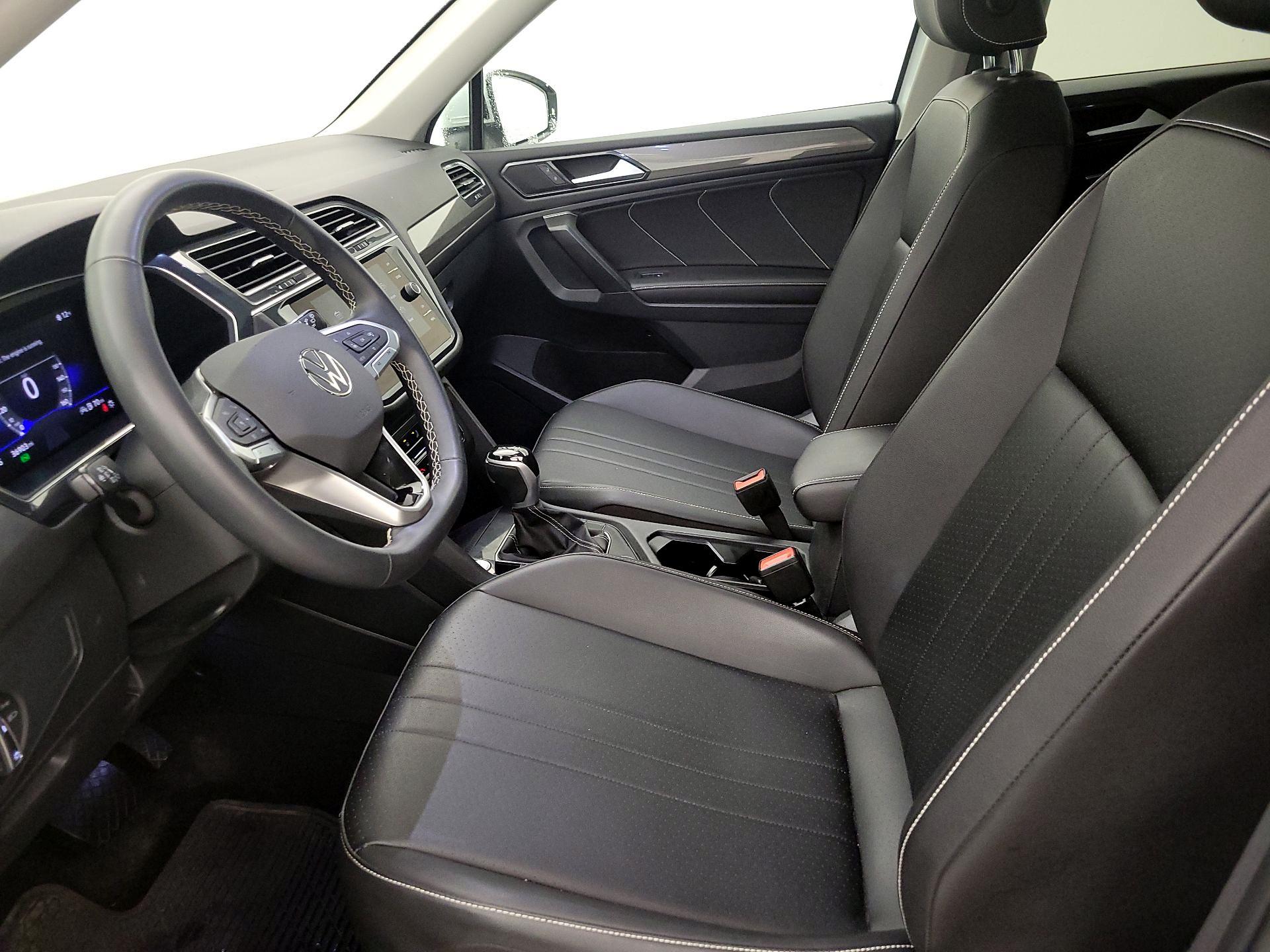 Thumbnail: 2022 Volkswagen Tiguan - 11