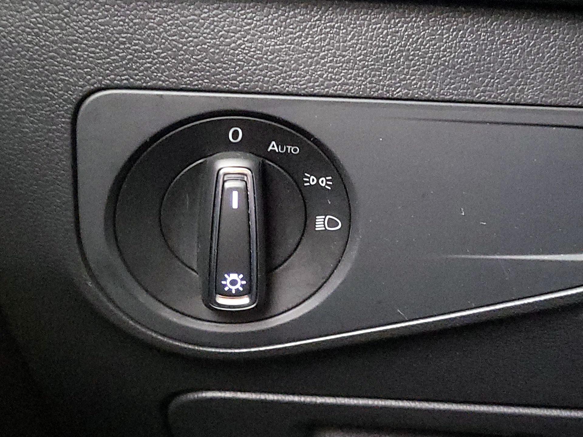 Thumbnail: 2022 Volkswagen Tiguan - 13