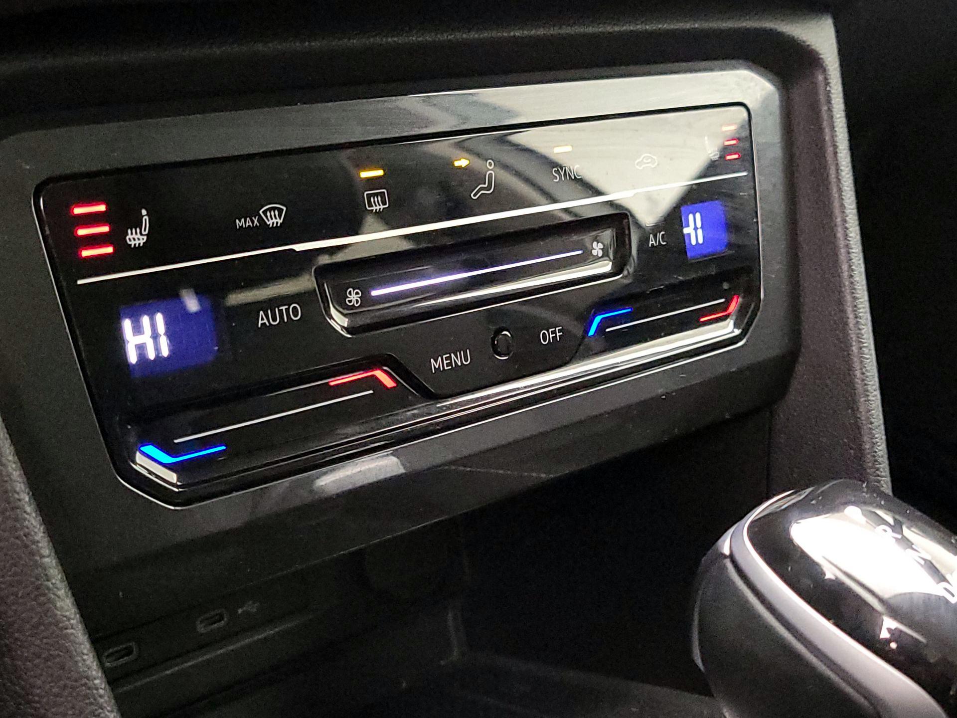 Thumbnail: 2022 Volkswagen Tiguan - 16