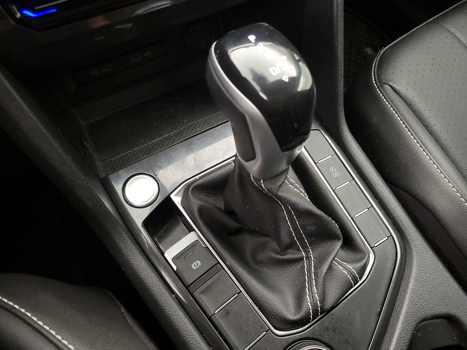 Thumbnail: 2022 Volkswagen Tiguan - 17