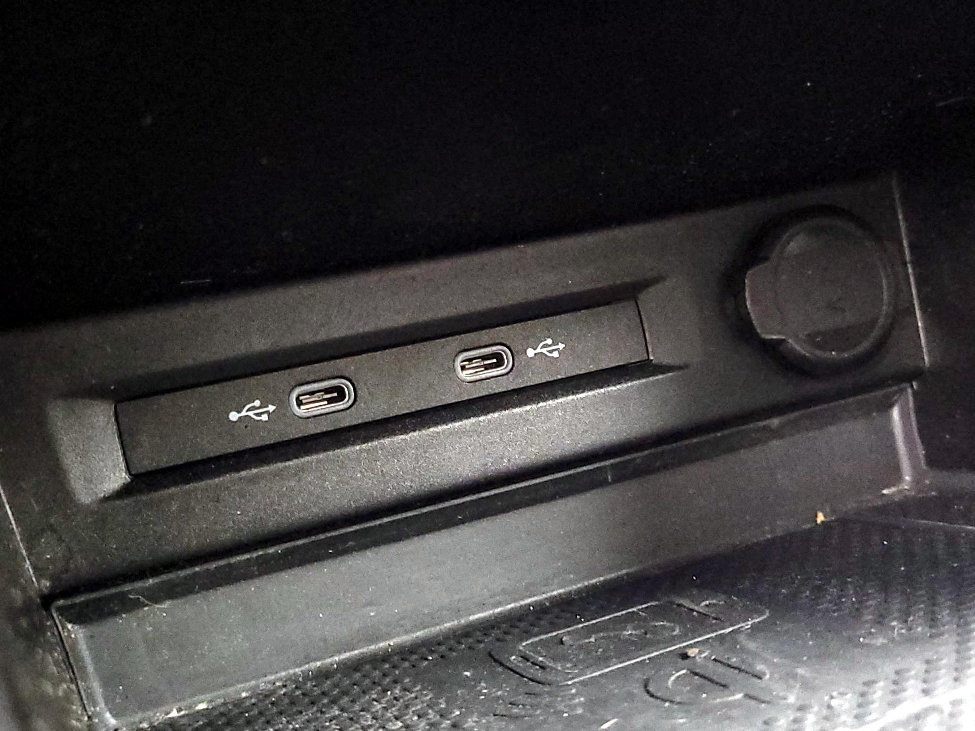 Thumbnail: 2022 Volkswagen Tiguan - 18