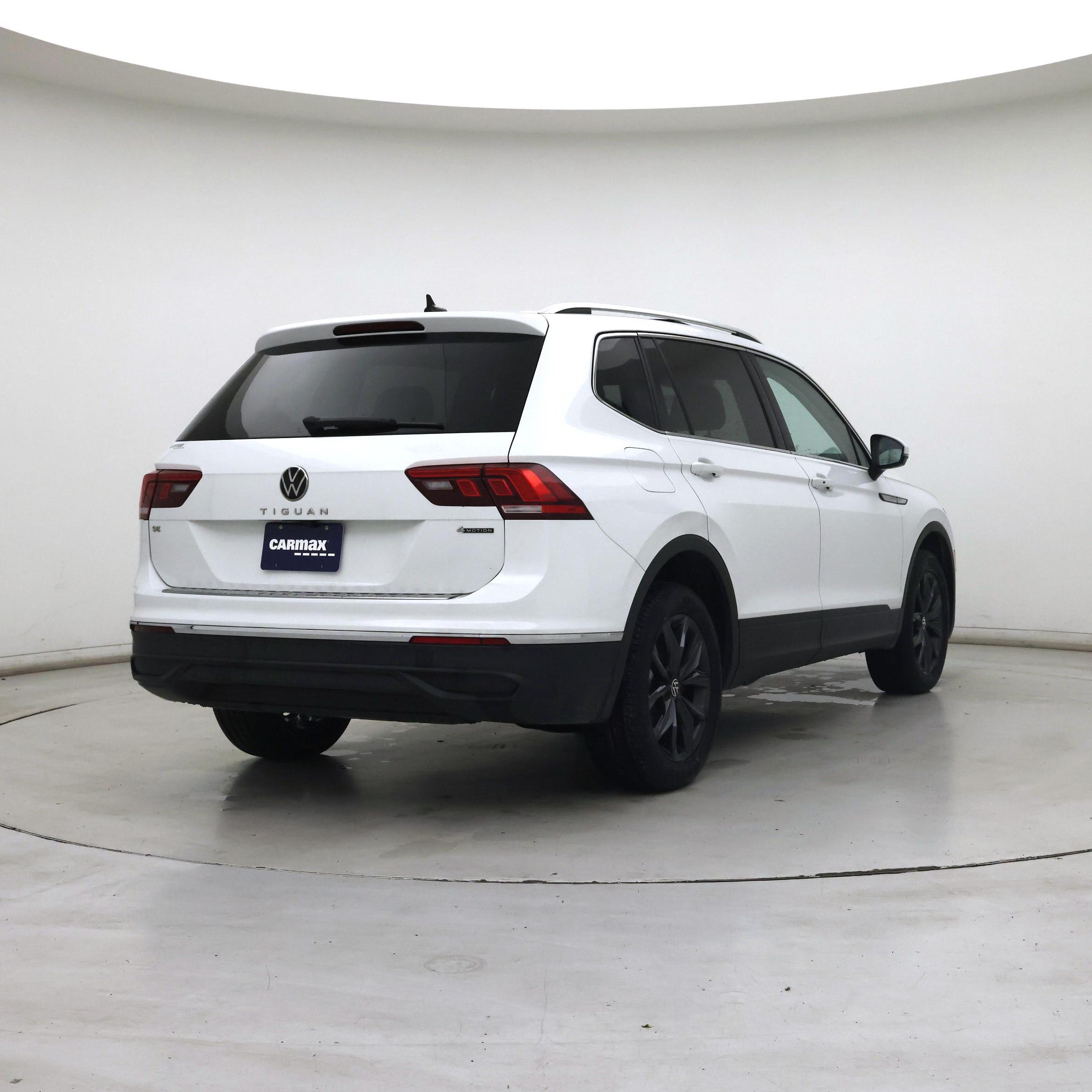 Thumbnail: 2022 Volkswagen Tiguan - 8