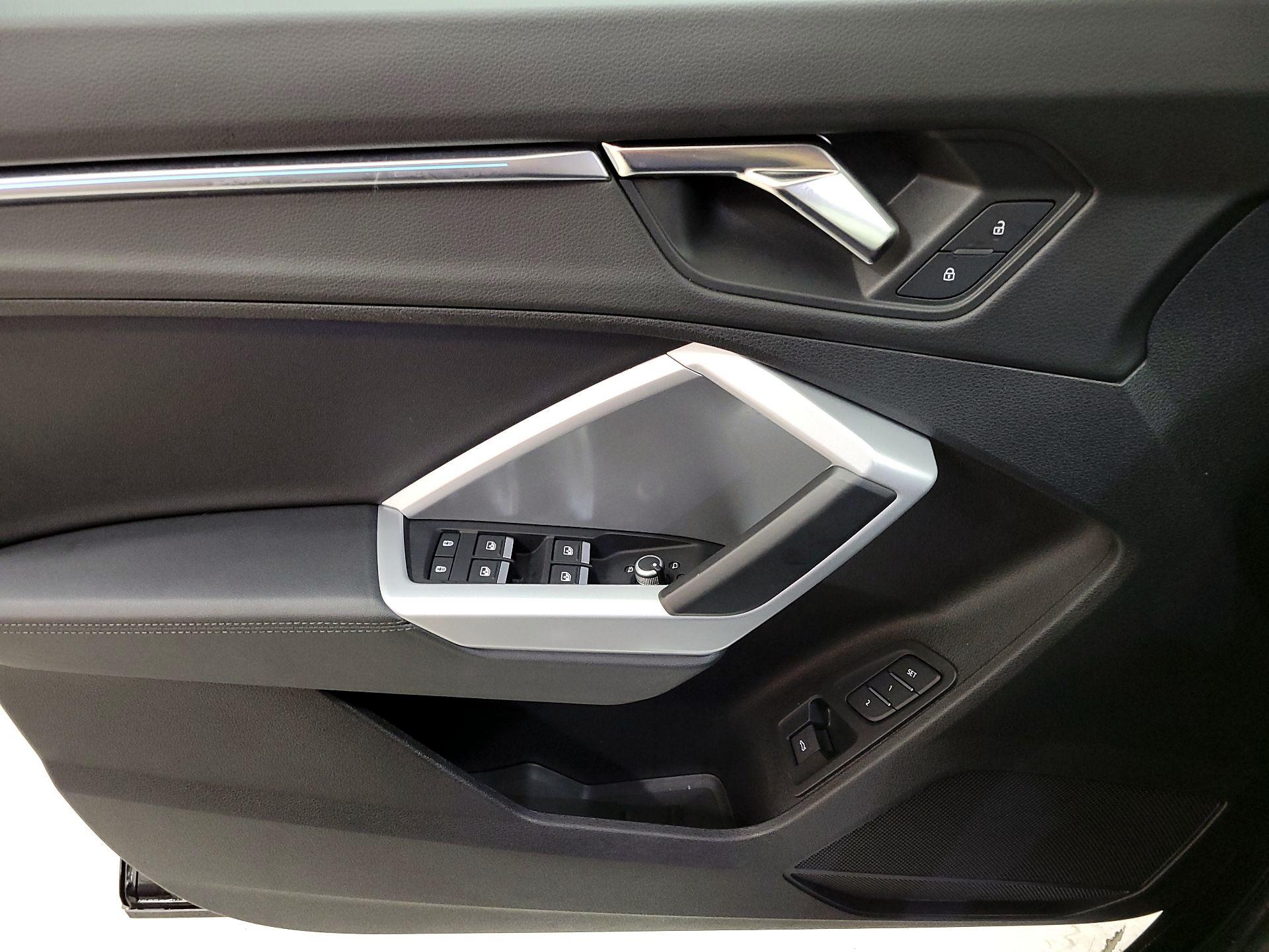 Thumbnail: 2023 Audi Q3 - 12