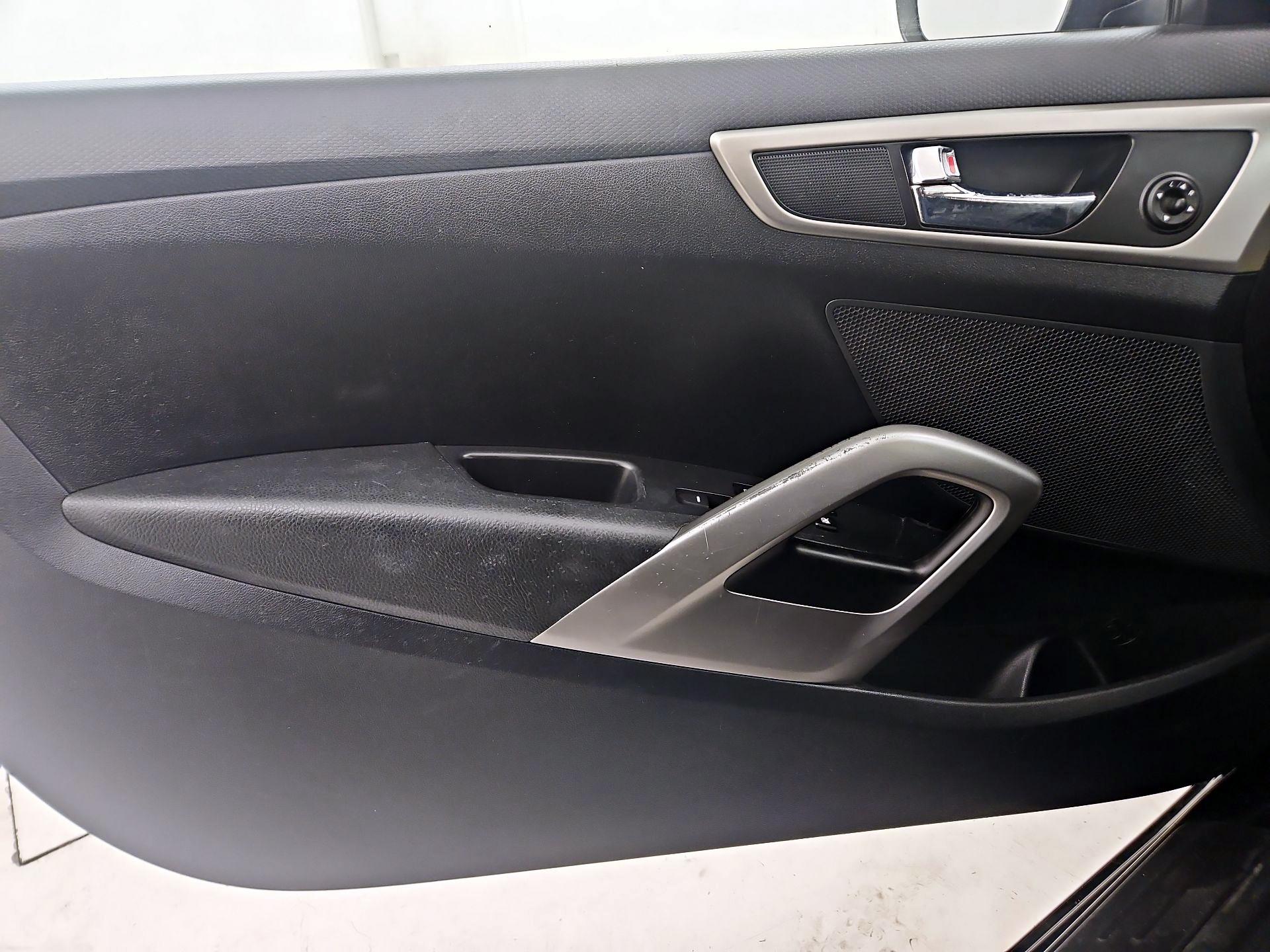 Thumbnail: 2017 Hyundai Veloster - 12