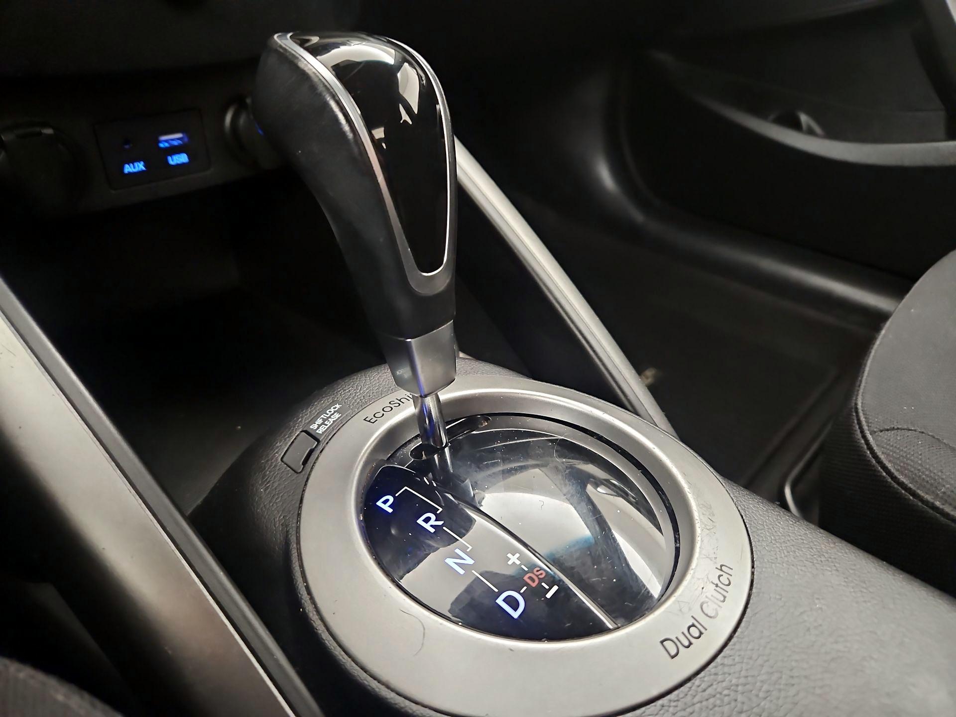 Thumbnail: 2017 Hyundai Veloster - 17