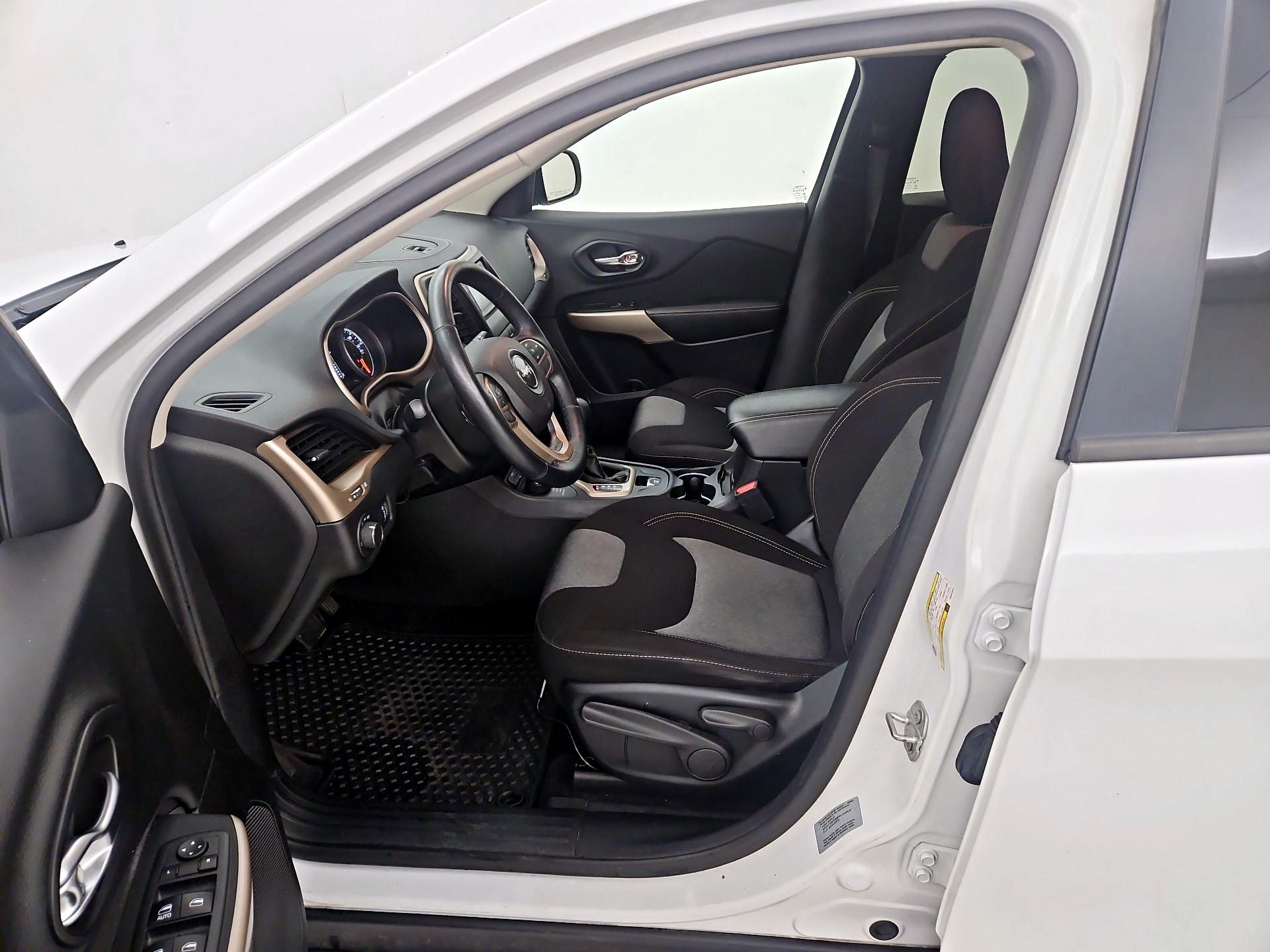 Thumbnail: 2017 Jeep Cherokee - 11