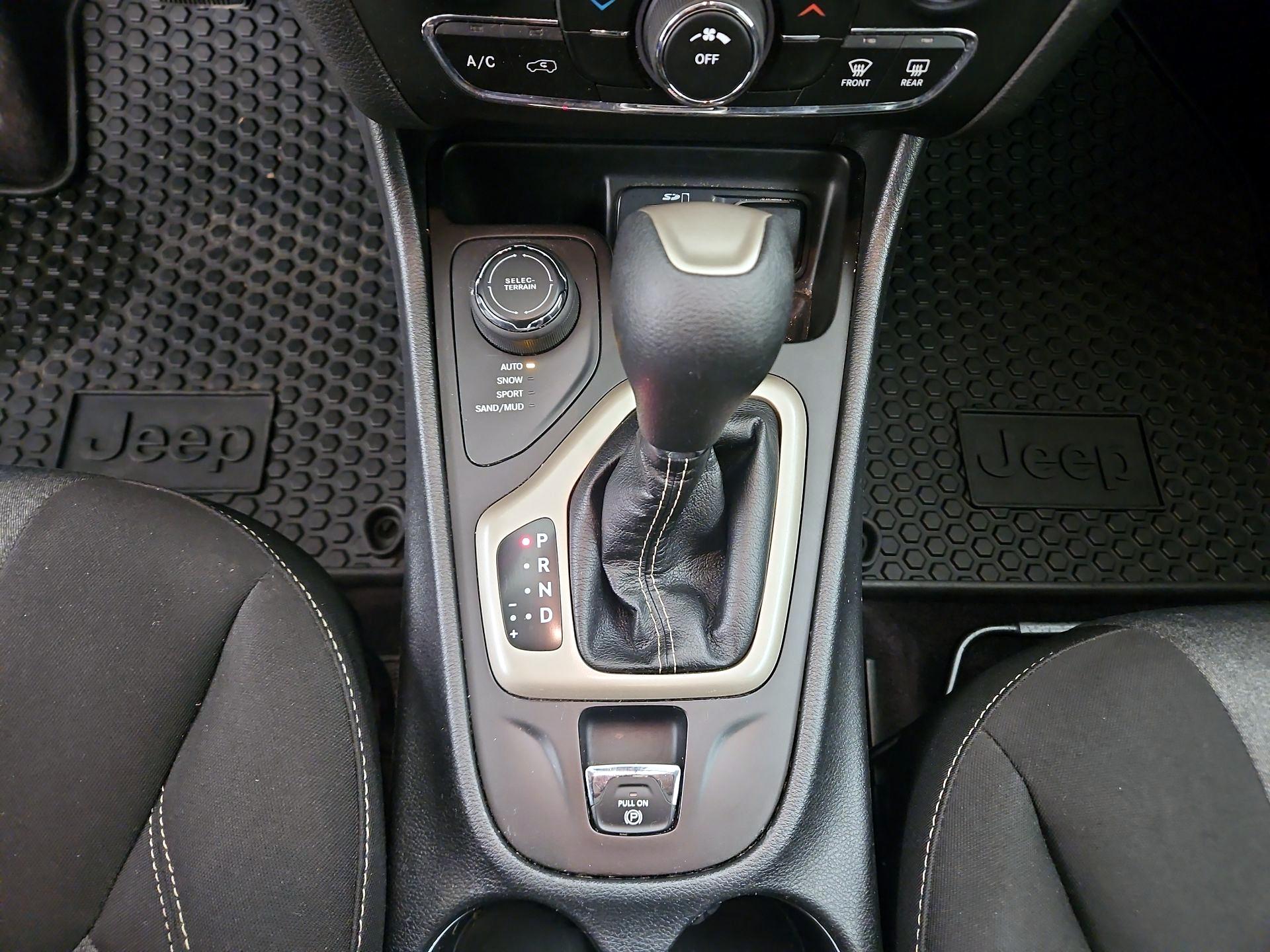 Thumbnail: 2017 Jeep Cherokee - 17