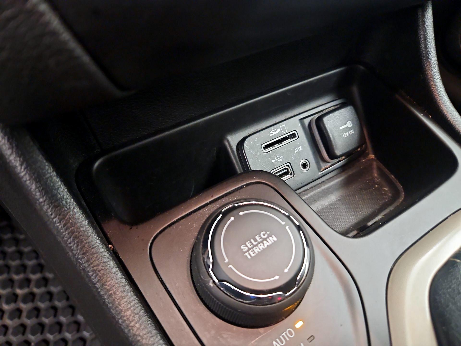 Thumbnail: 2017 Jeep Cherokee - 18