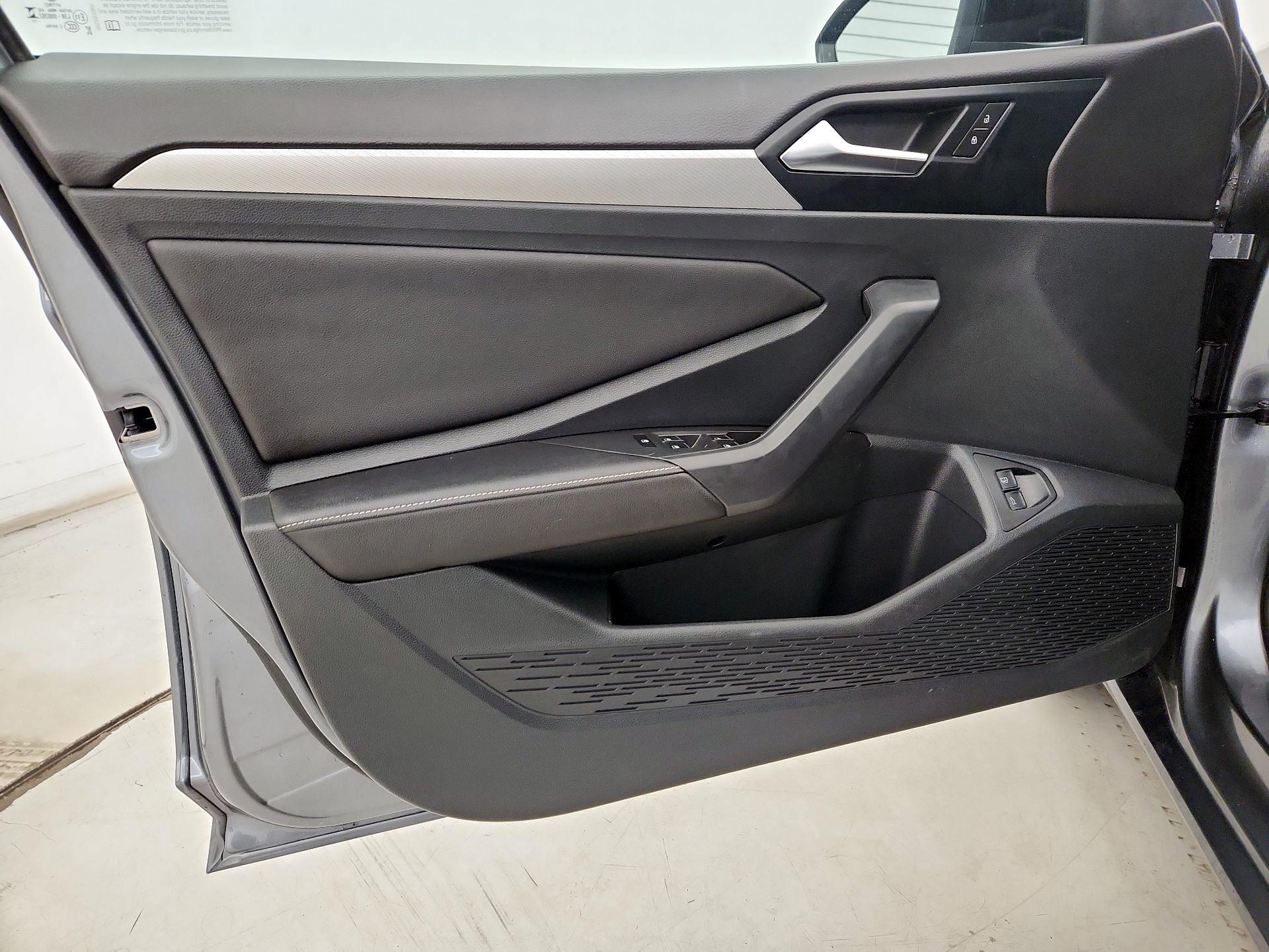 Thumbnail: 2023 Volkswagen Jetta - 12