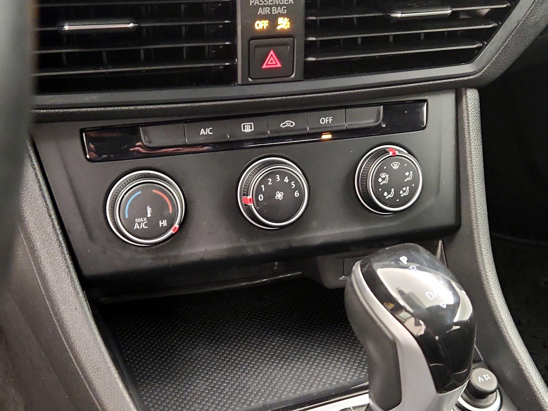 Thumbnail: 2023 Volkswagen Jetta - 16