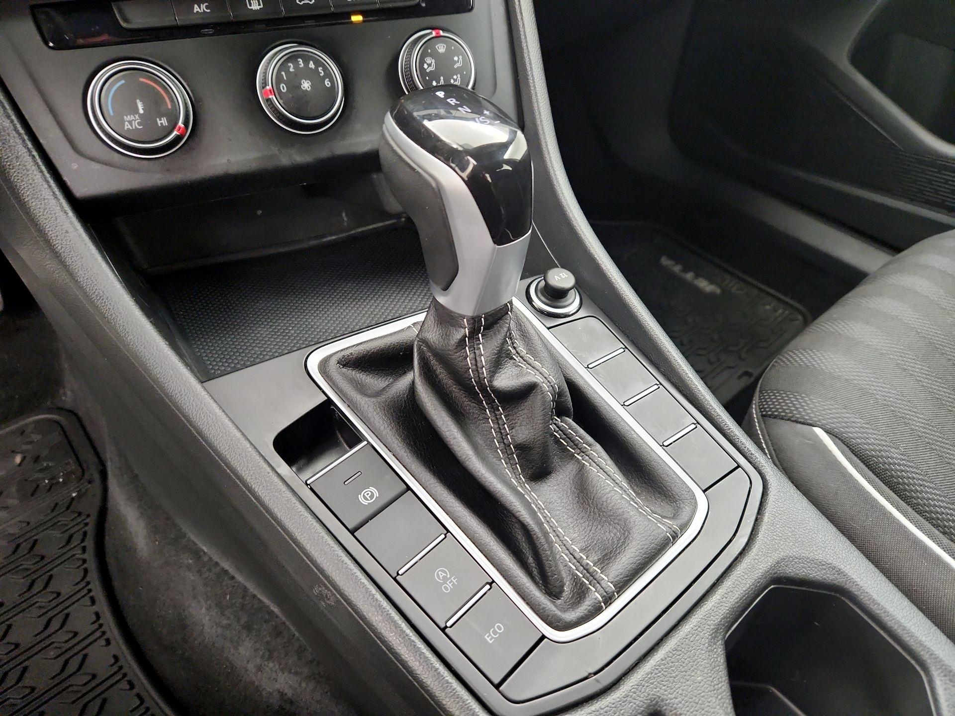 Thumbnail: 2023 Volkswagen Jetta - 17