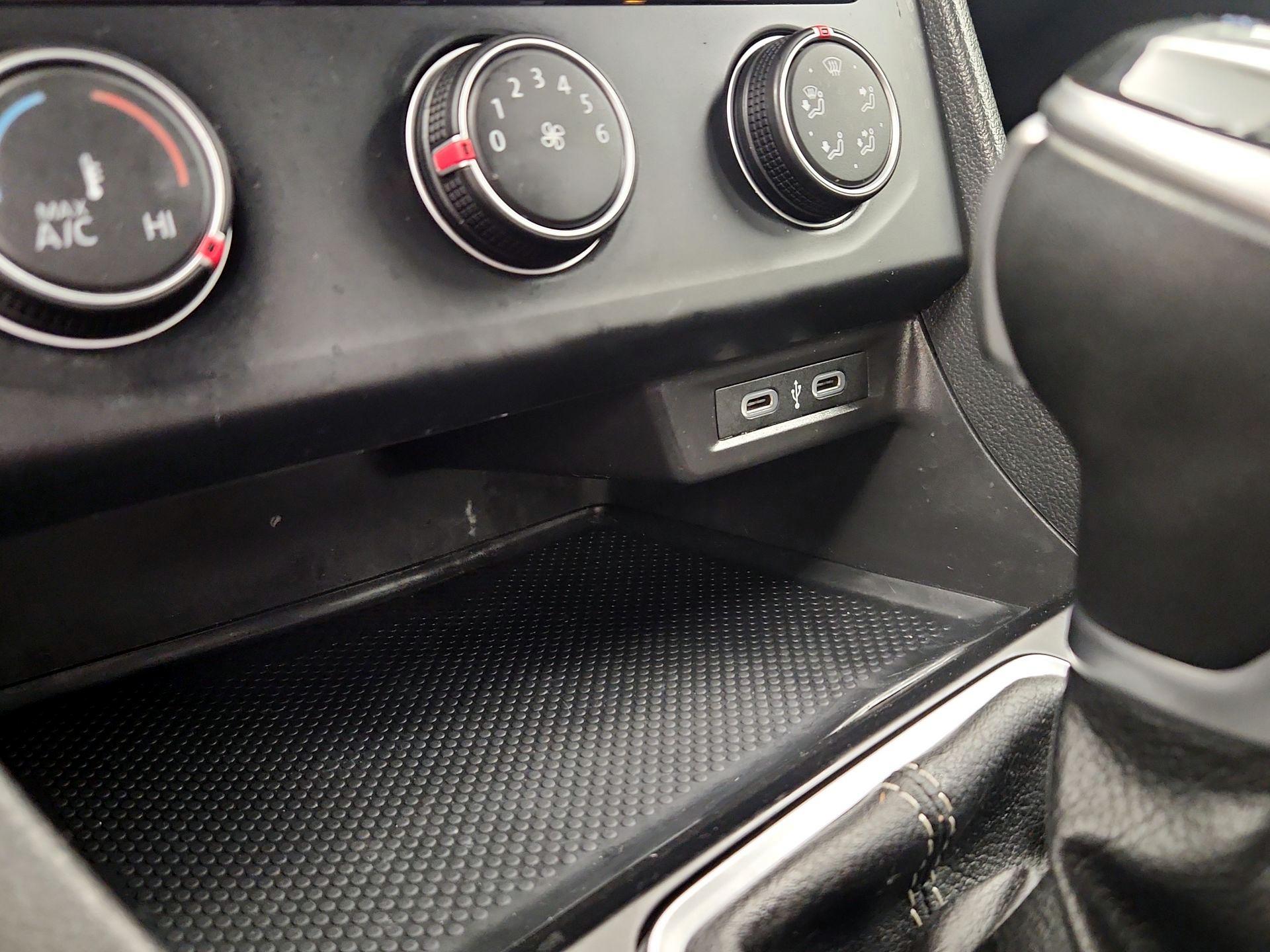 Thumbnail: 2023 Volkswagen Jetta - 18