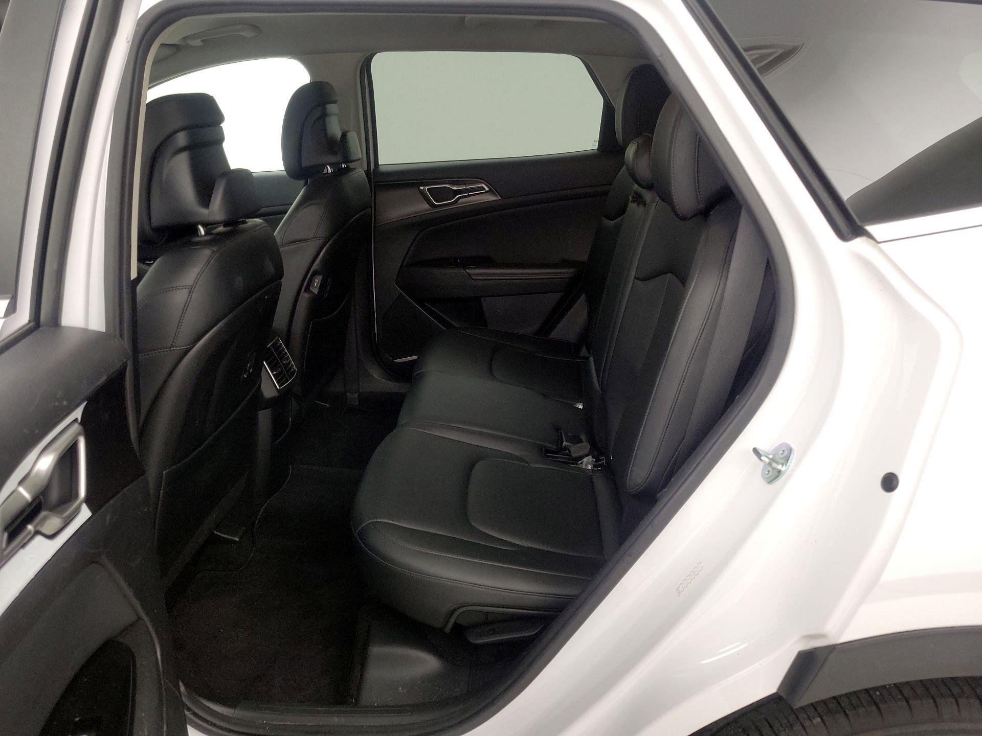 Thumbnail: 2023 Kia Sportage - 20