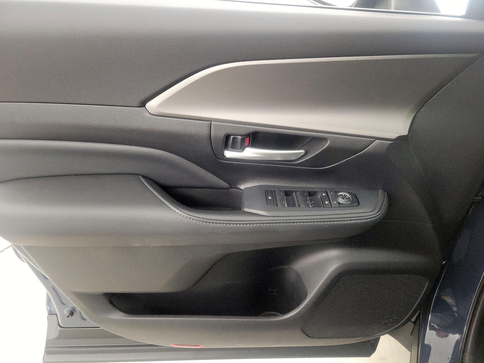 Thumbnail: 2025 Toyota Grand Highlander - 12