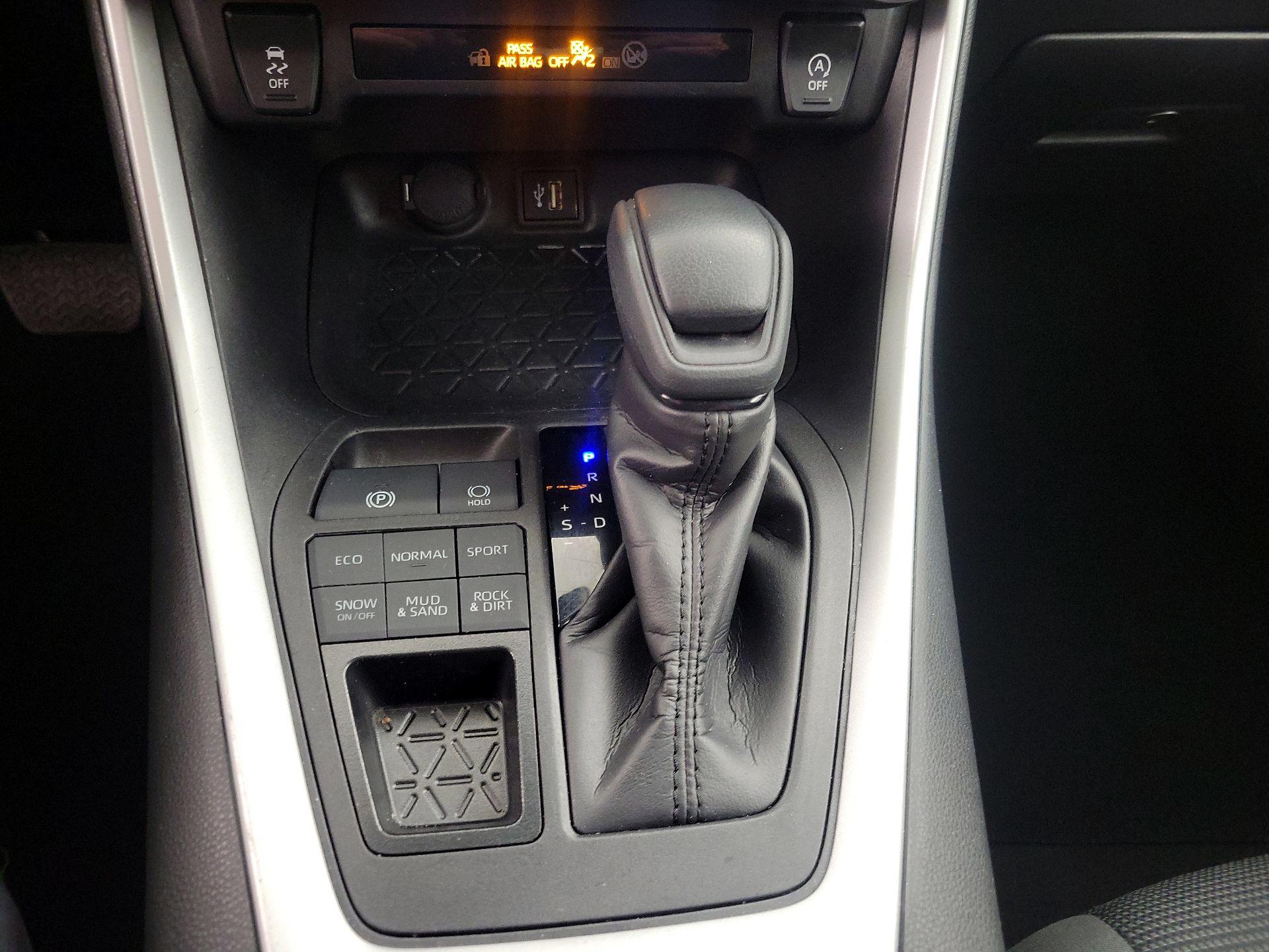 Thumbnail: 2024 Toyota RAV4 - 17