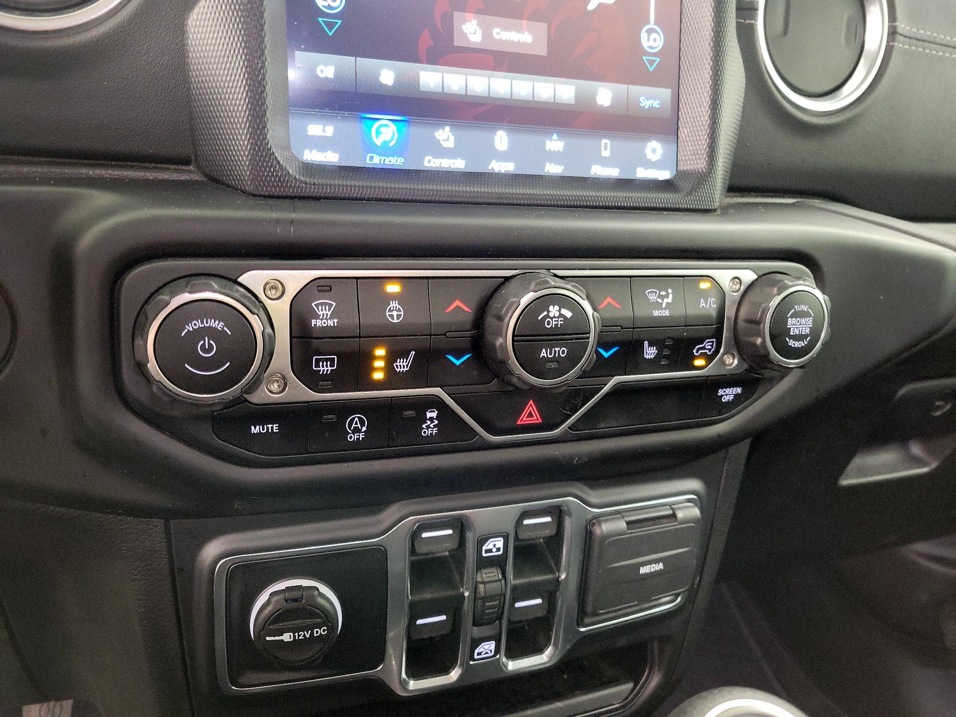 Thumbnail: 2022 Jeep Wrangler - 17