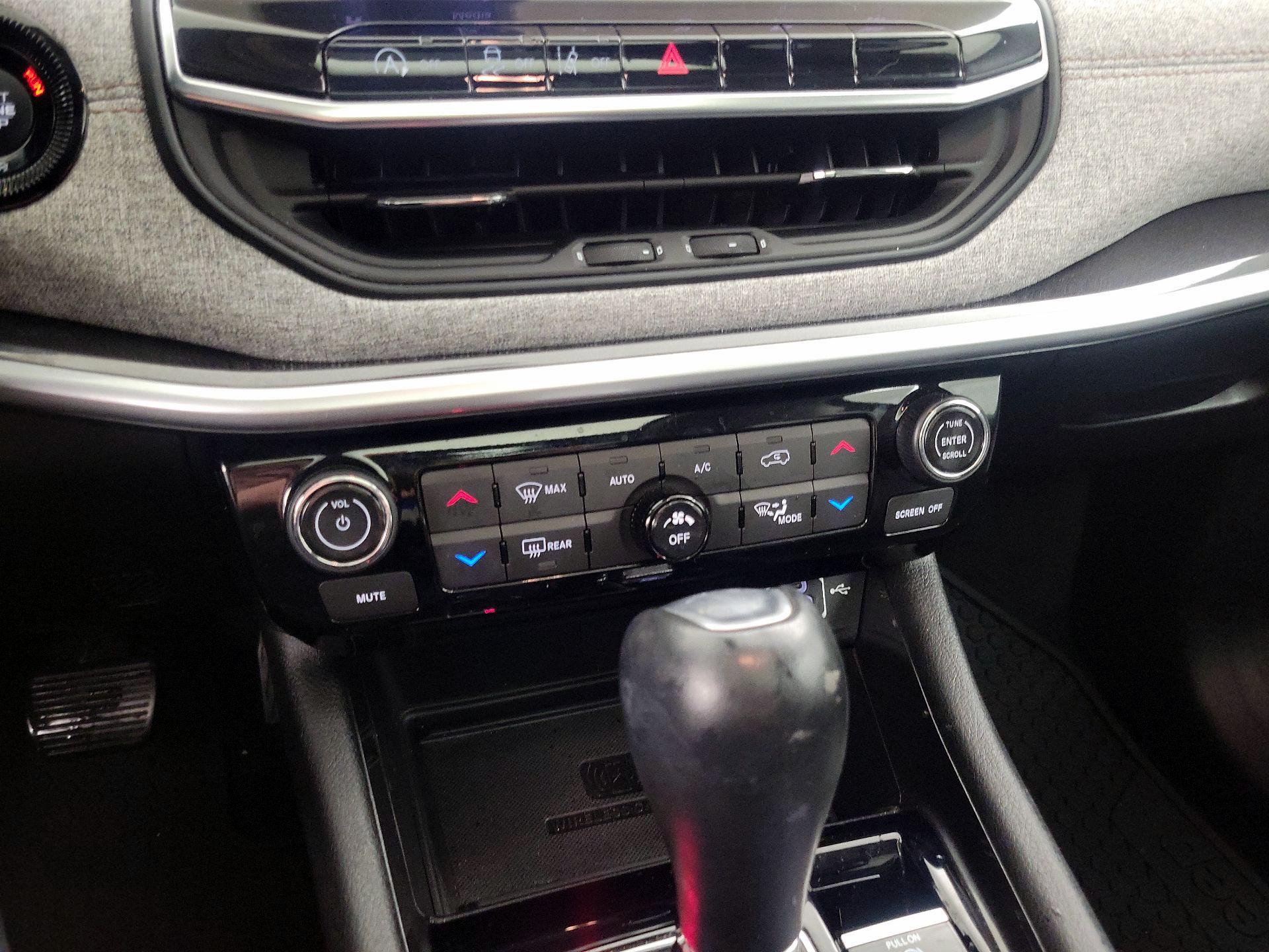 Thumbnail: 2022 Jeep Compass - 16