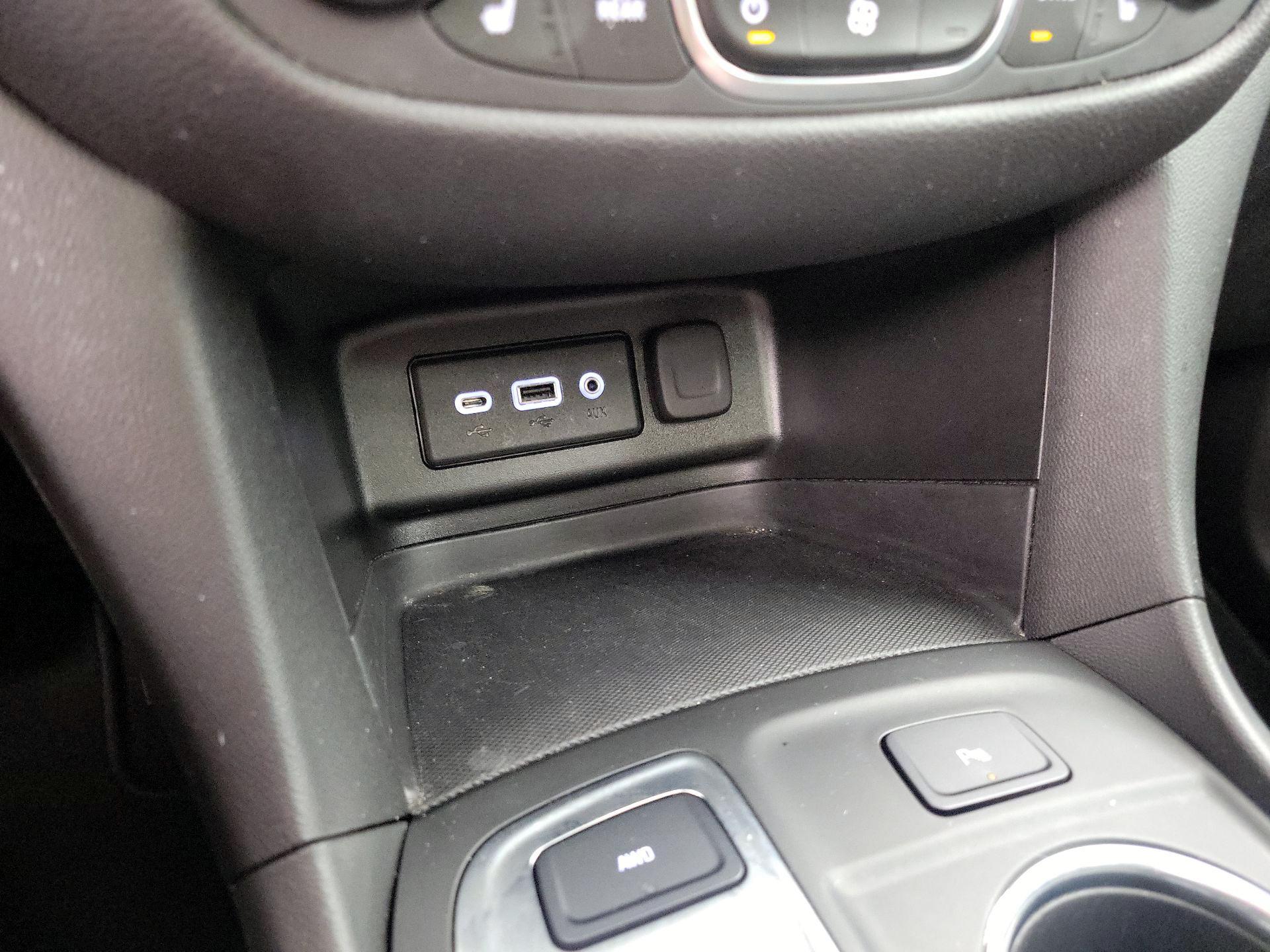 Thumbnail: 2022 Chevrolet Equinox - 18