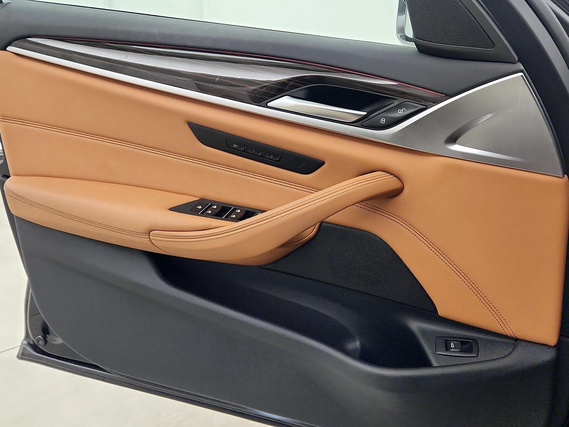 Thumbnail: 2023 BMW 5 Series - 10