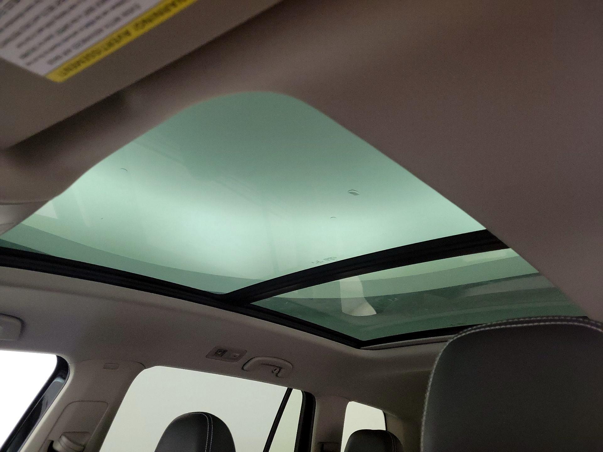 Thumbnail: 2022 Volkswagen Atlas - 17