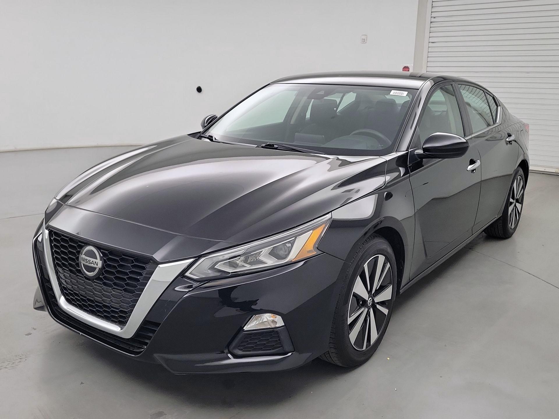 Thumbnail: 2022 Nissan Altima - 3