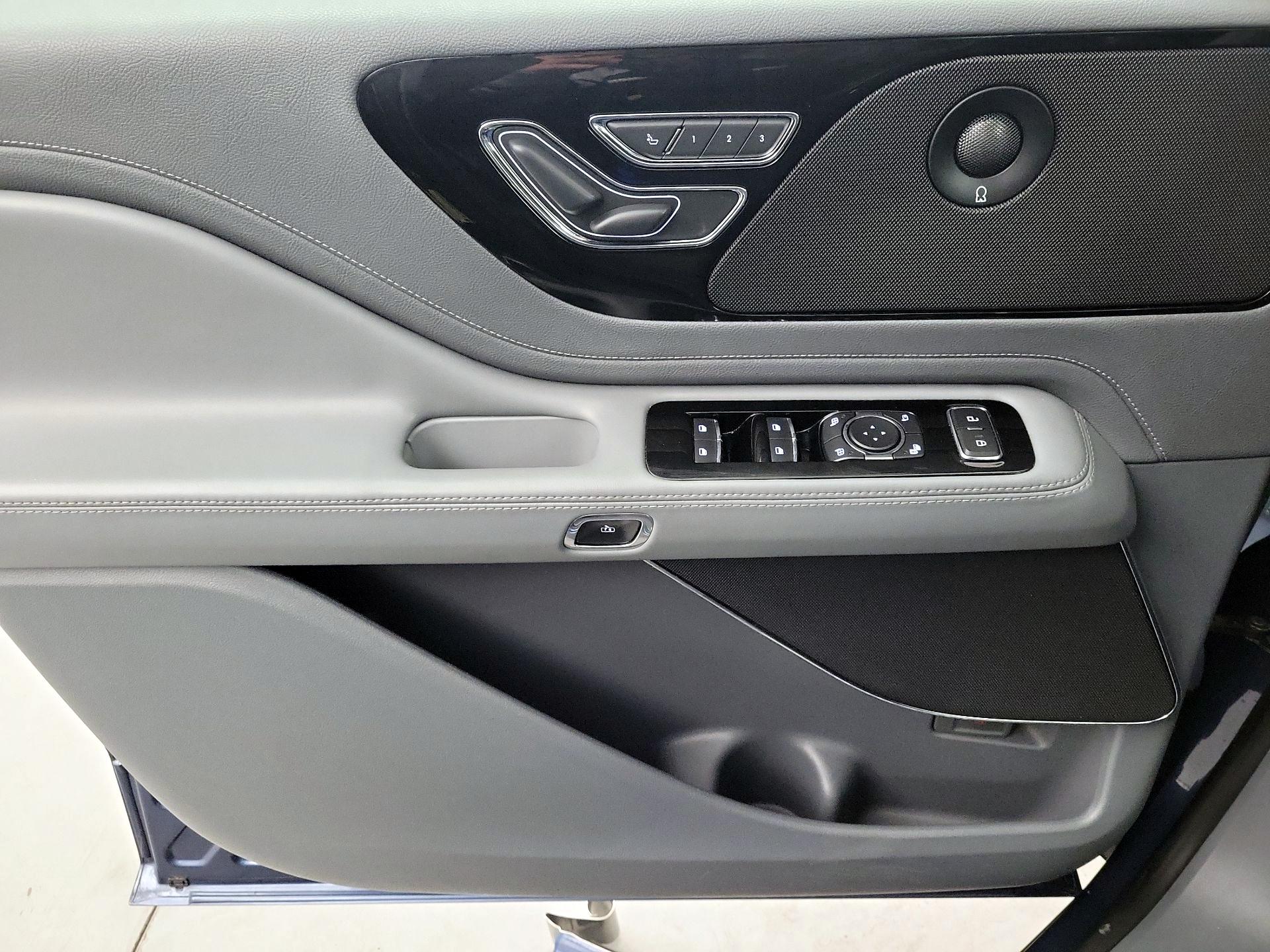 Thumbnail: 2020 Lincoln Aviator - 10