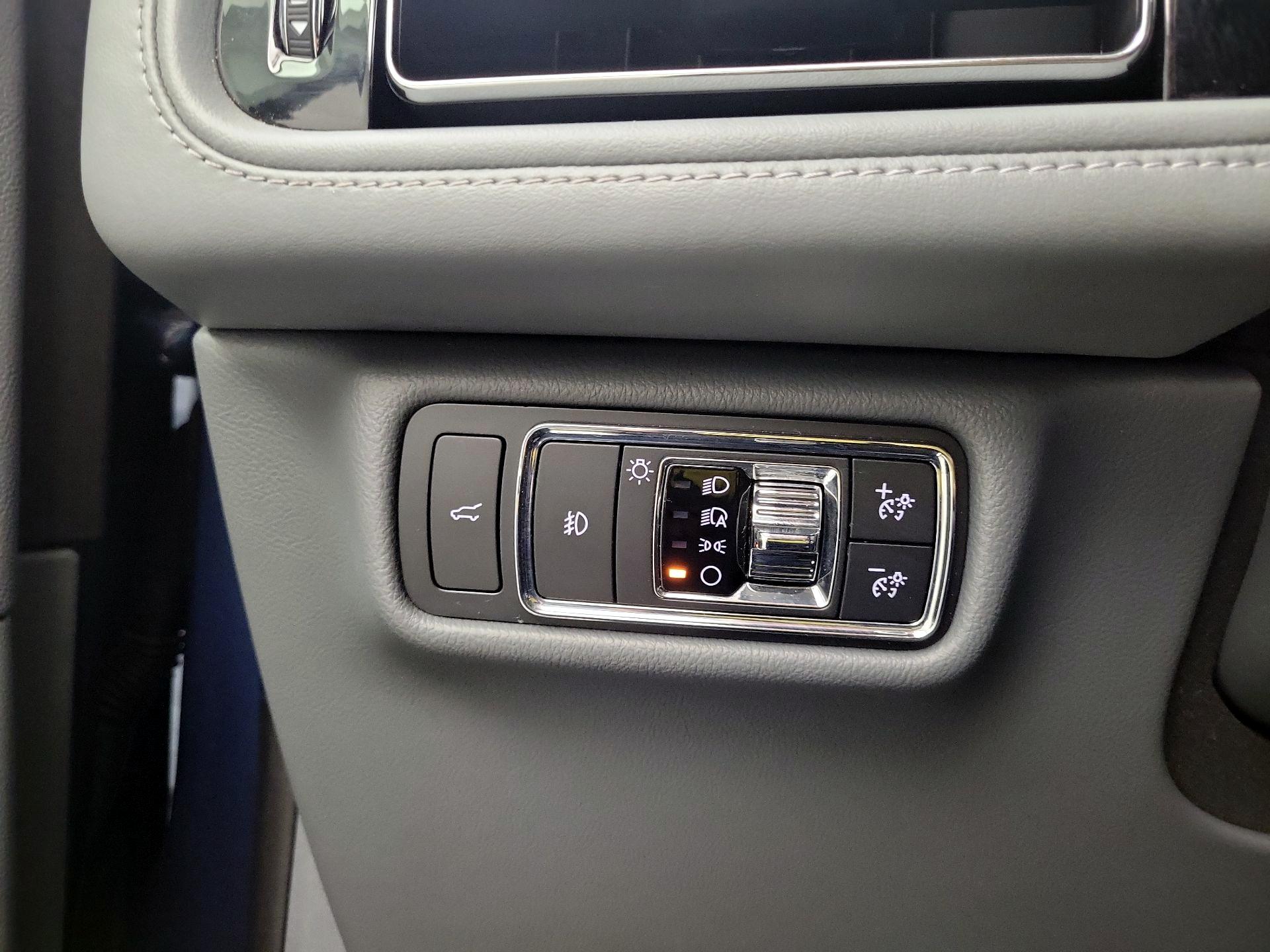 Thumbnail: 2020 Lincoln Aviator - 11