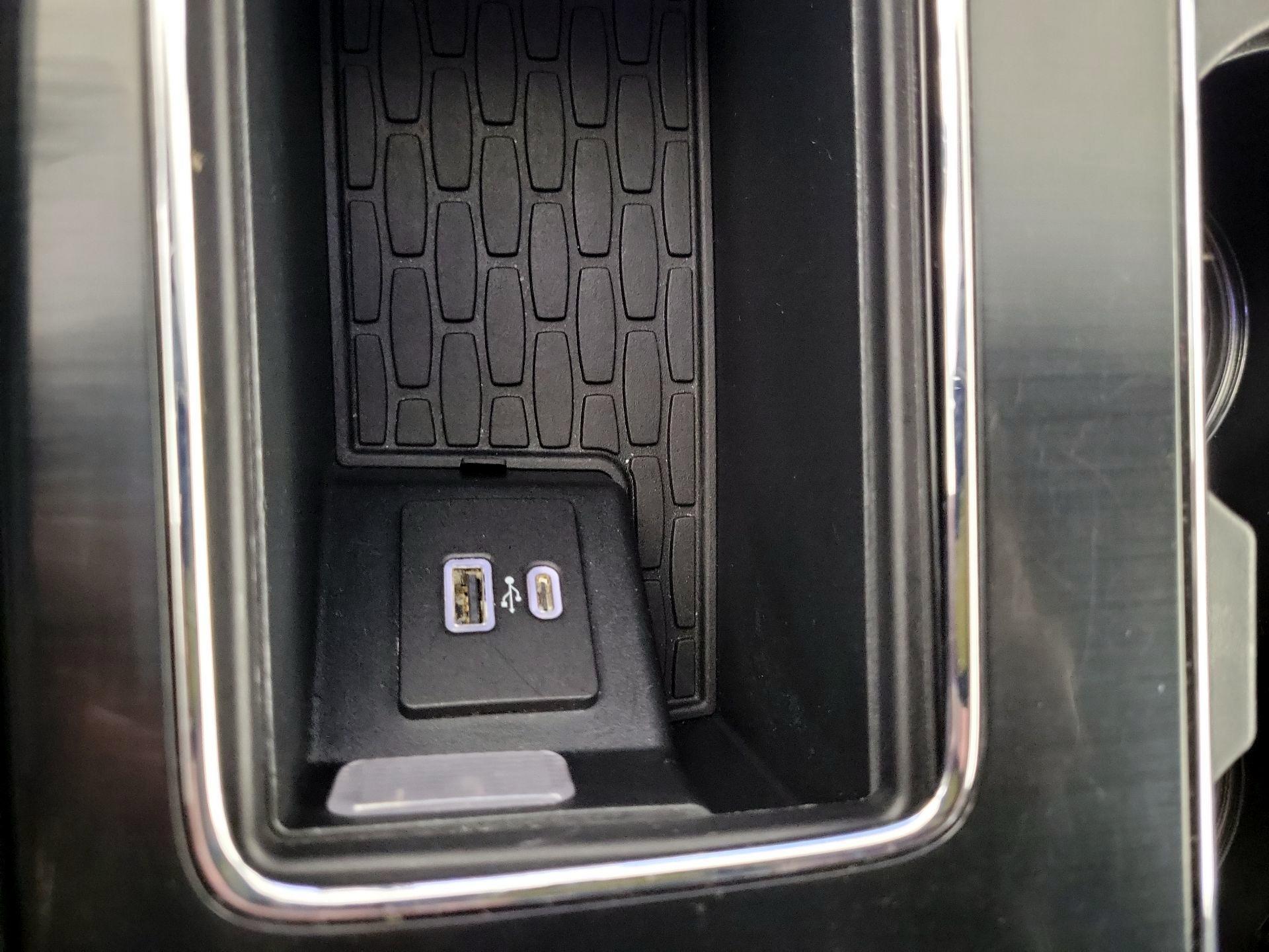 Thumbnail: 2020 Lincoln Aviator - 17