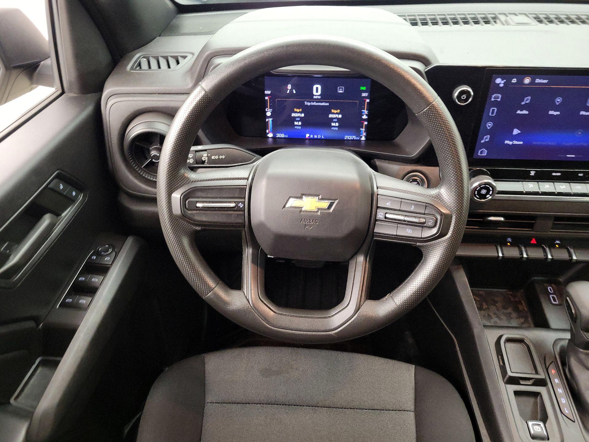 Thumbnail: 2023 Chevrolet Colorado - 10