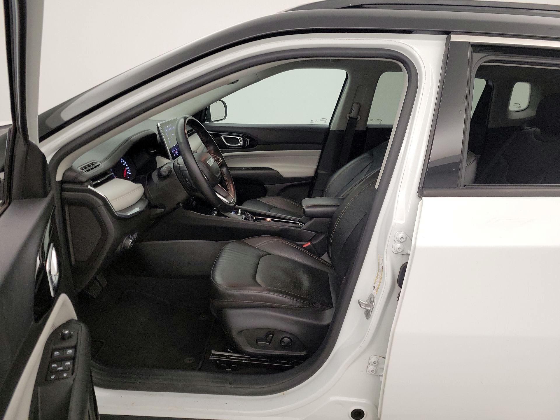 Thumbnail: 2022 Jeep Compass - 11