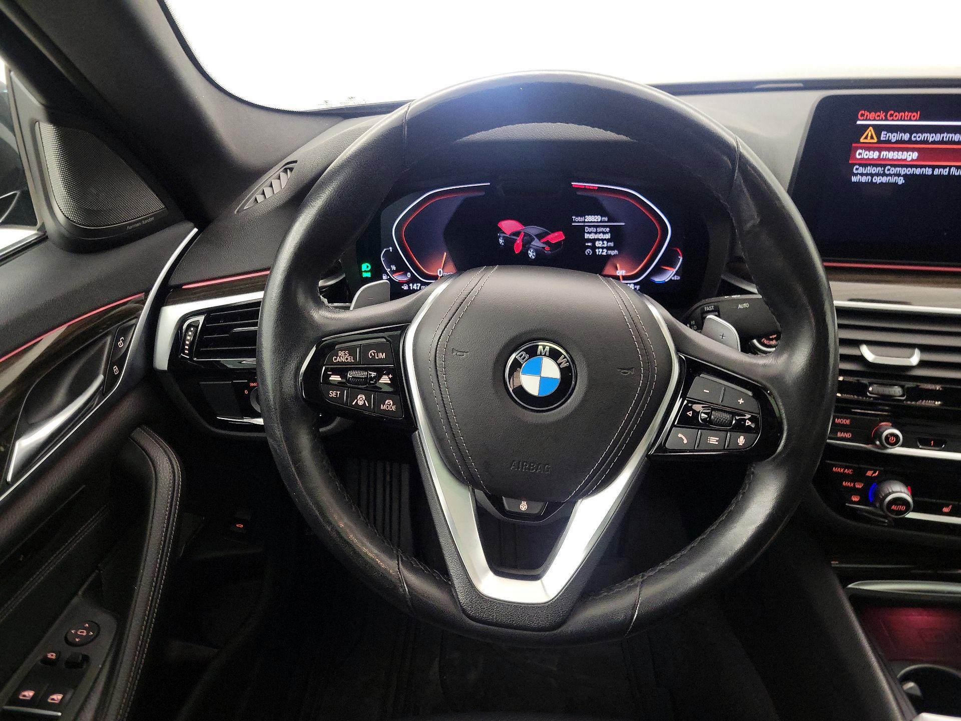 Thumbnail: 2021 BMW 5 Series - 10