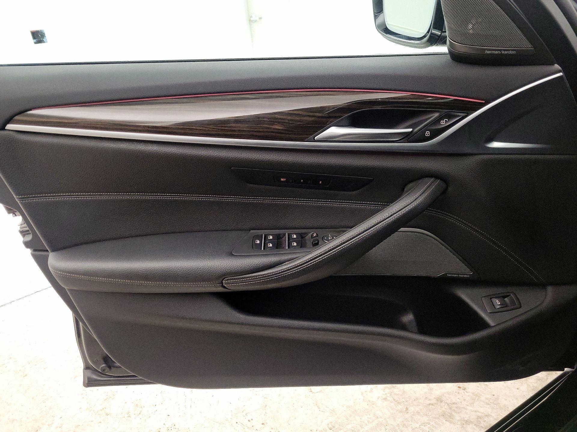 Thumbnail: 2021 BMW 5 Series - 12