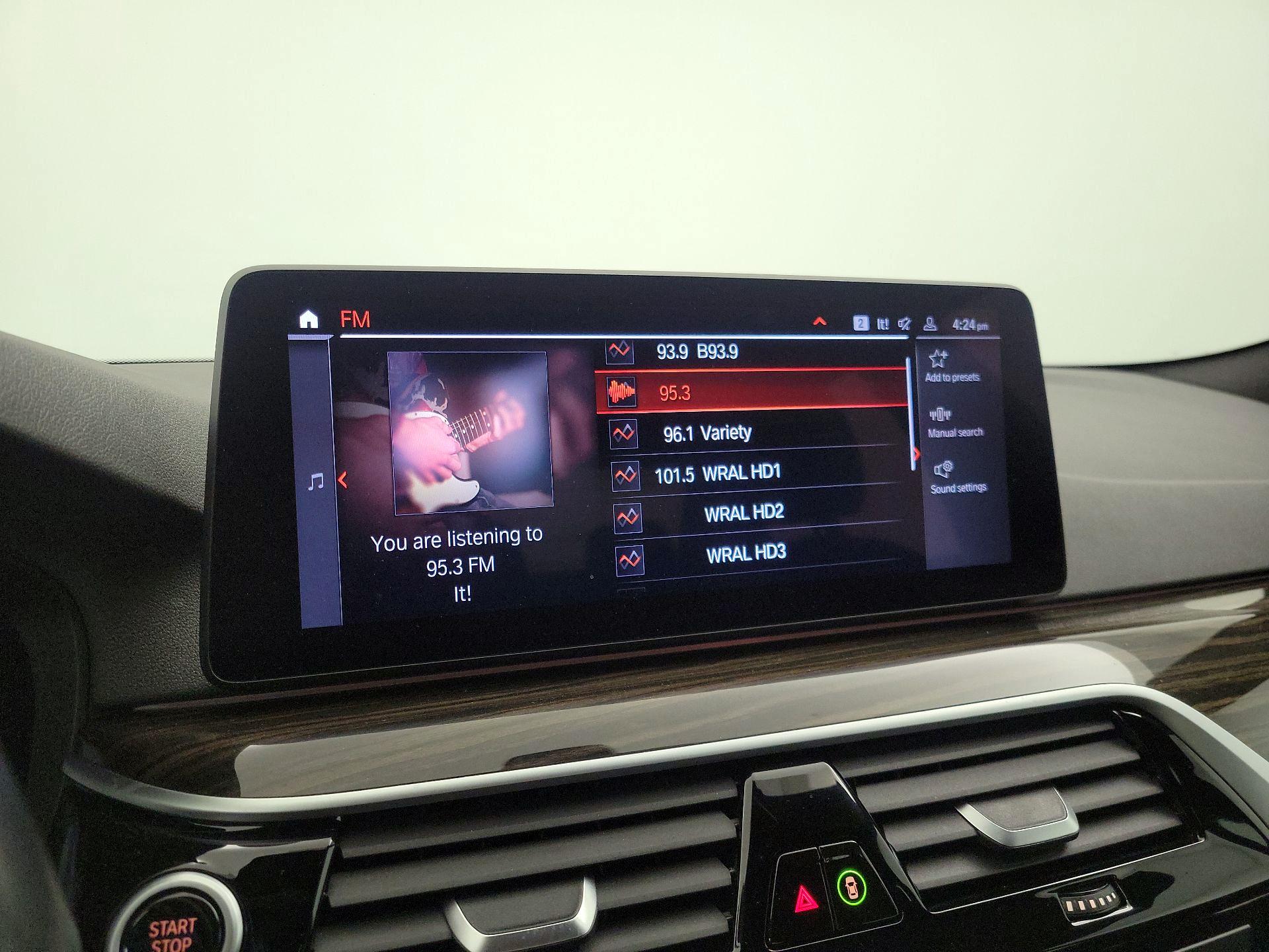 Thumbnail: 2021 BMW 5 Series - 16