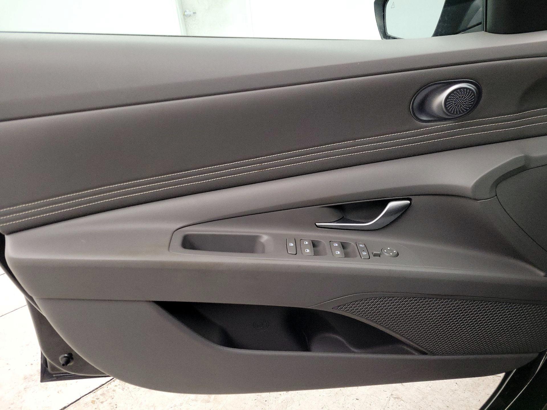 Thumbnail: 2022 Hyundai Elantra - 12