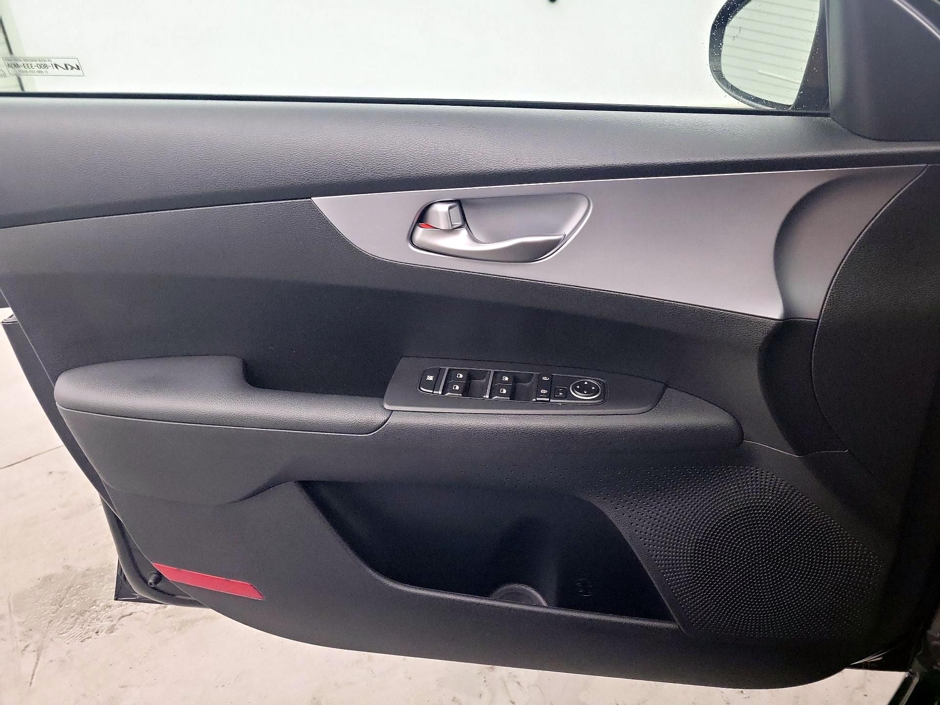 Thumbnail: 2023 Kia Forte - 12