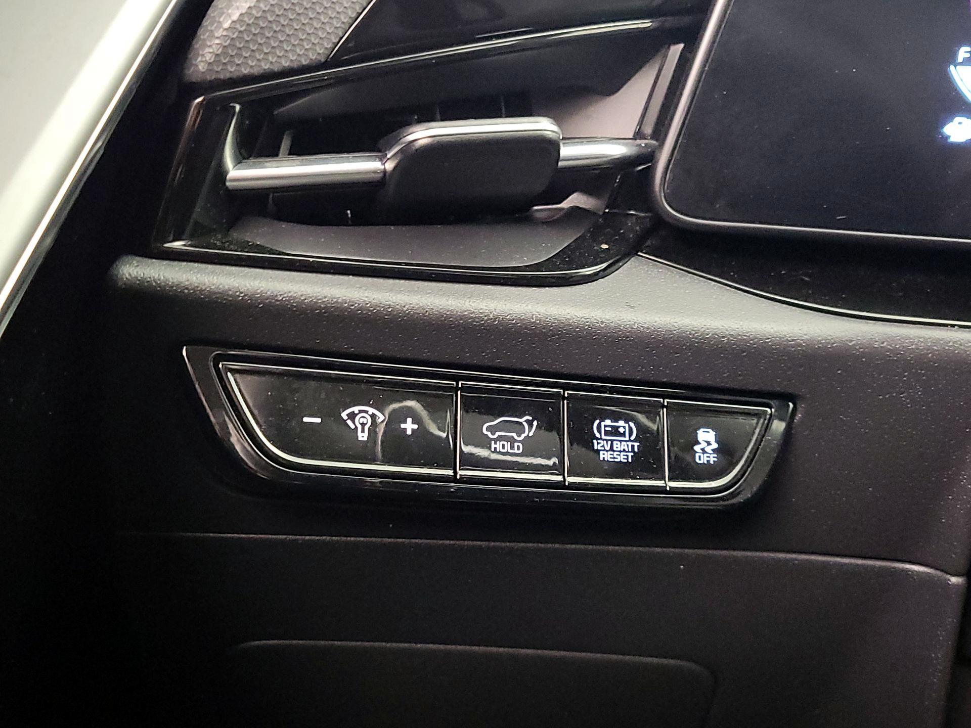 Thumbnail: 2023 Kia Niro - 13