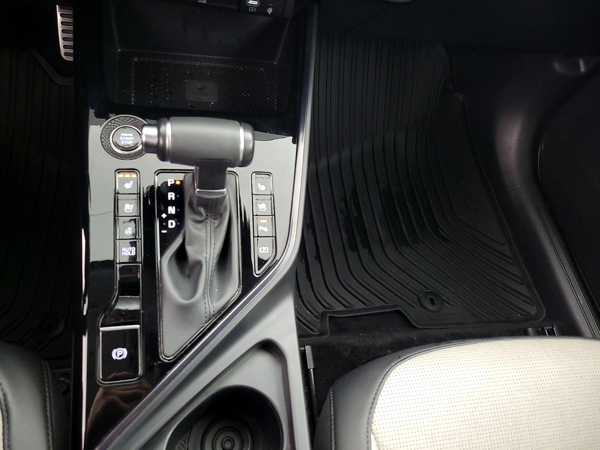 Thumbnail: 2023 Kia Niro - 18