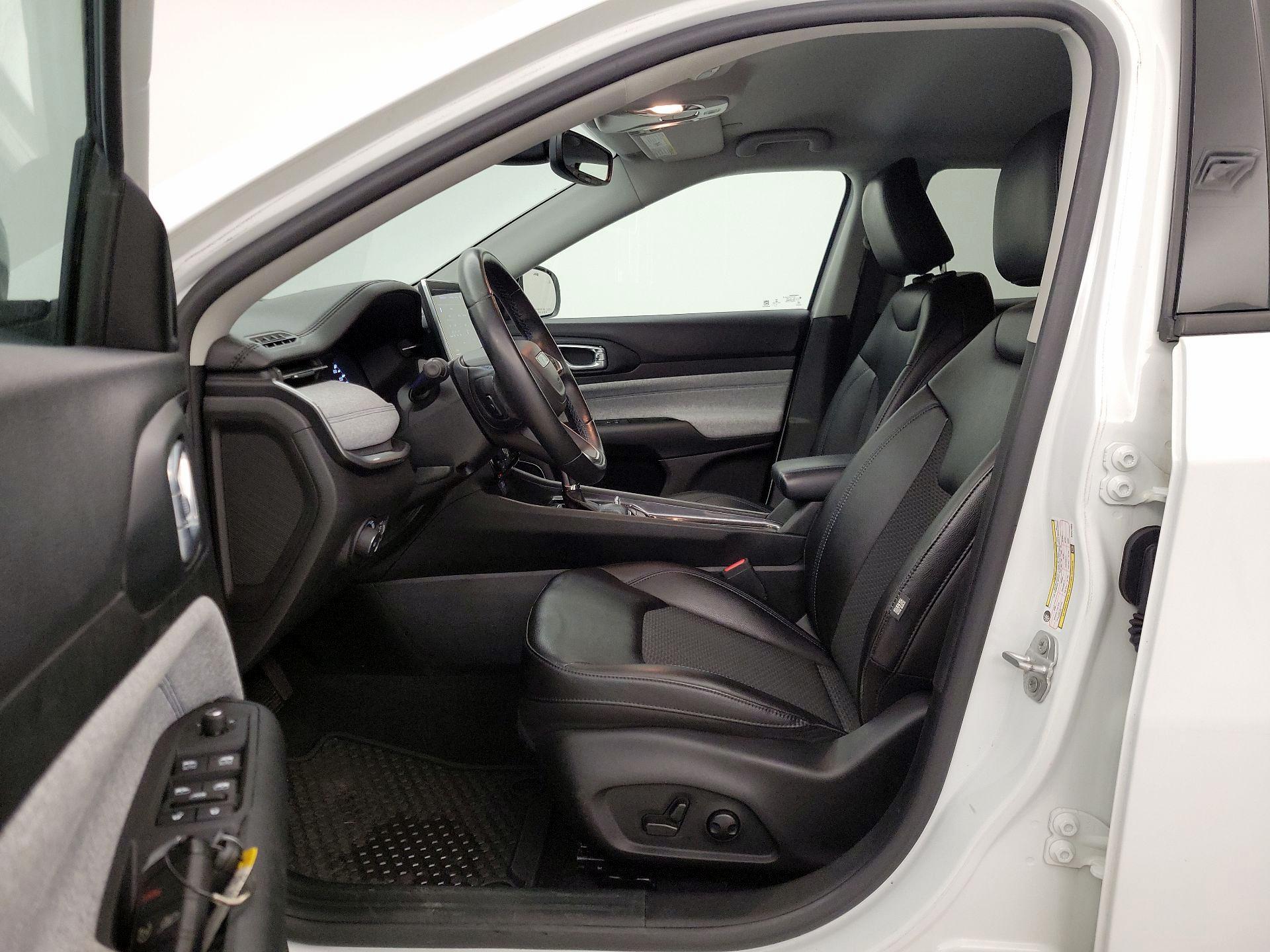 Thumbnail: 2022 Jeep Compass - 11