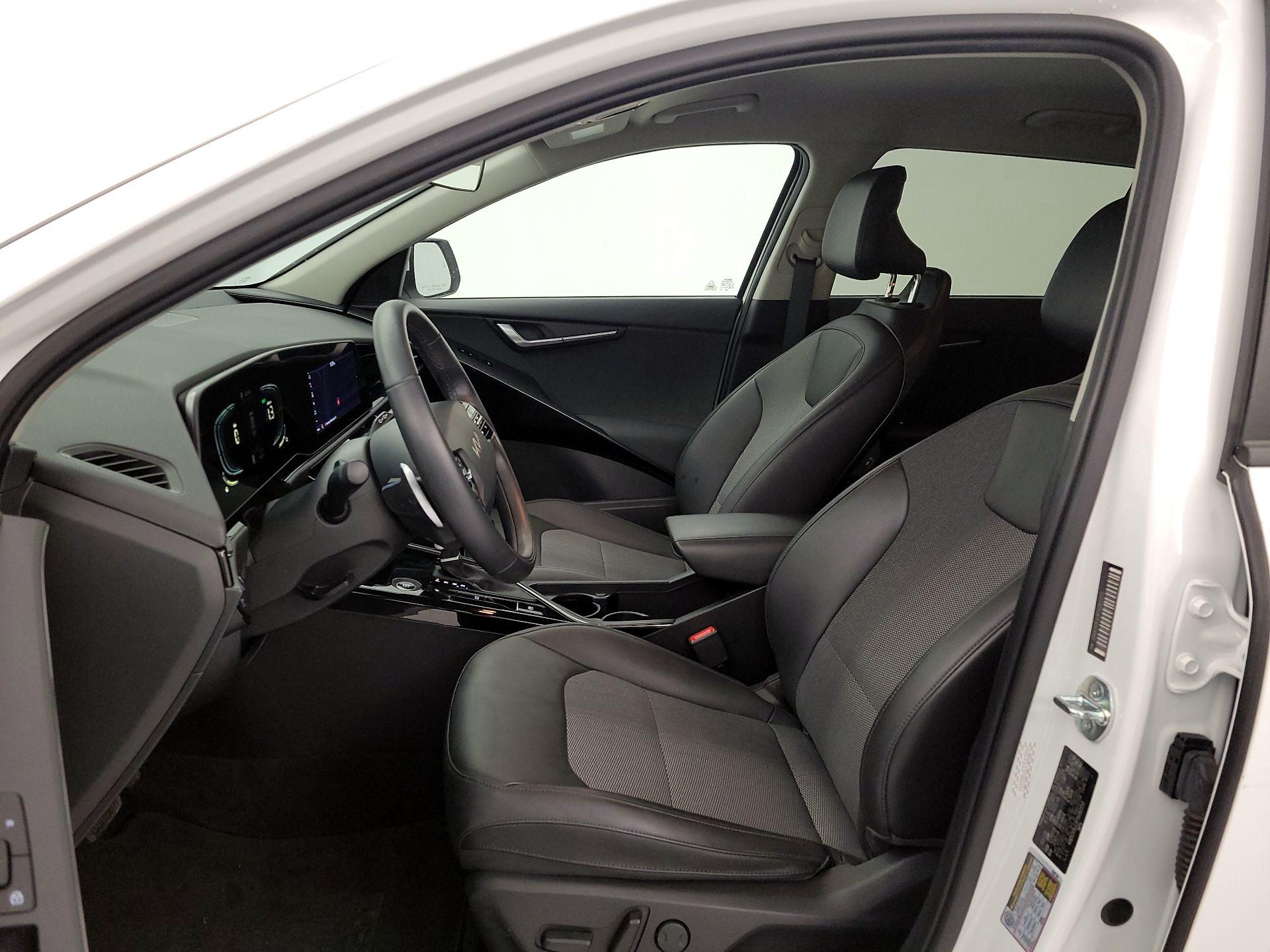 Thumbnail: 2023 Kia Niro - 11