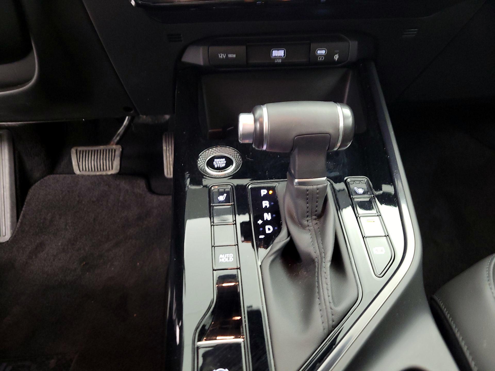 Thumbnail: 2023 Kia Niro - 18