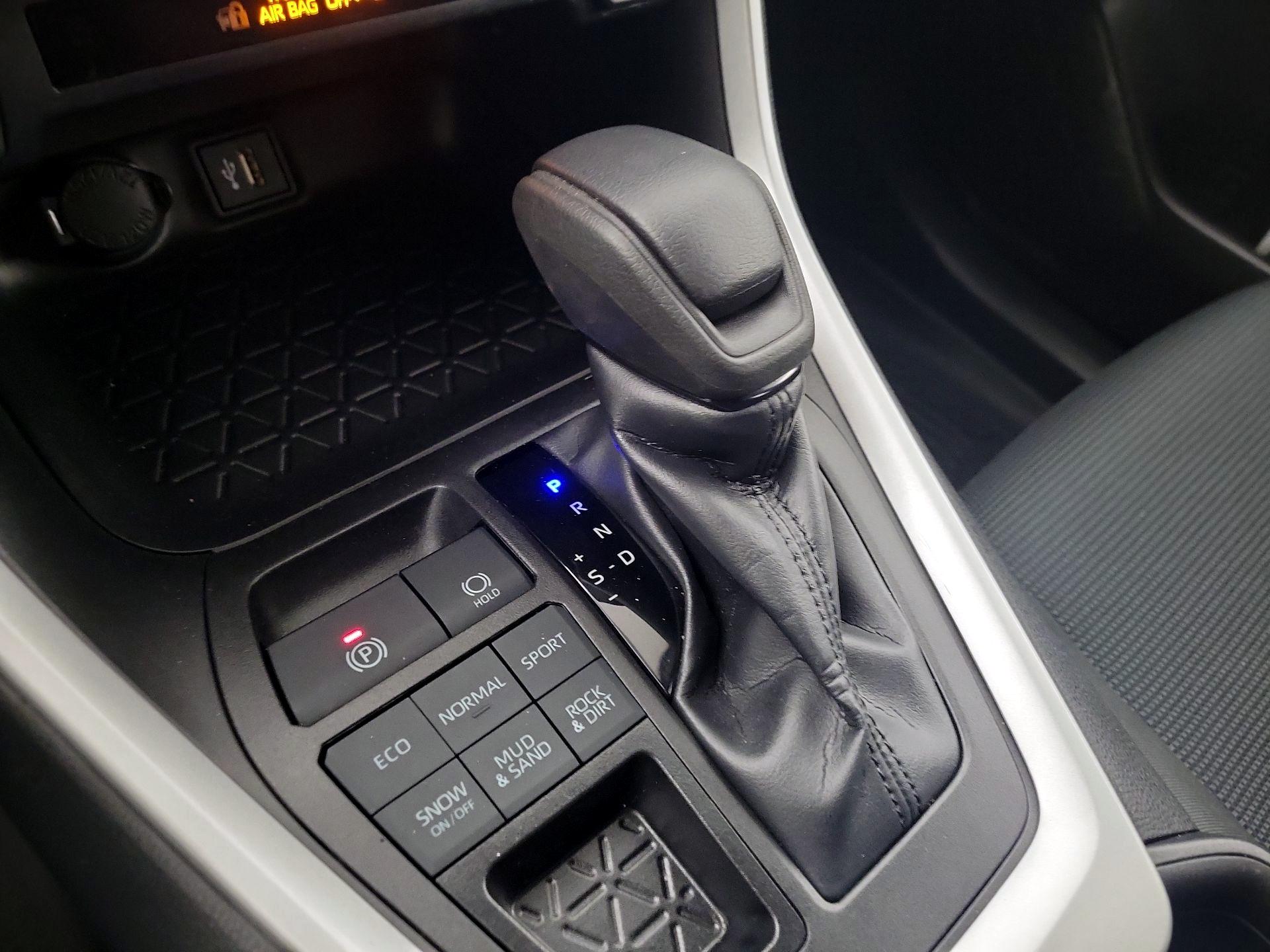 Thumbnail: 2023 Toyota RAV4 - 17