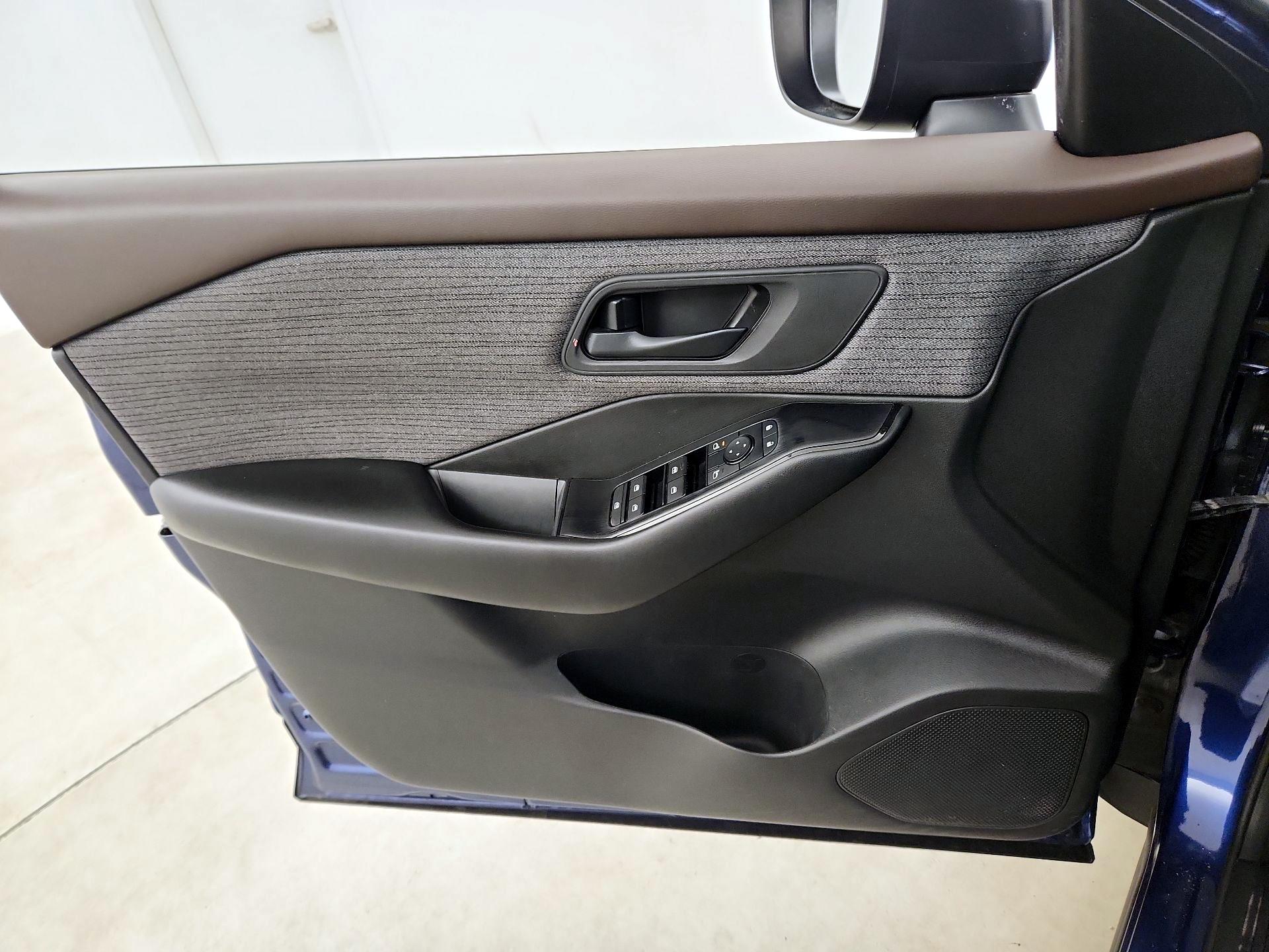 Thumbnail: 2023 Nissan Rogue - 12